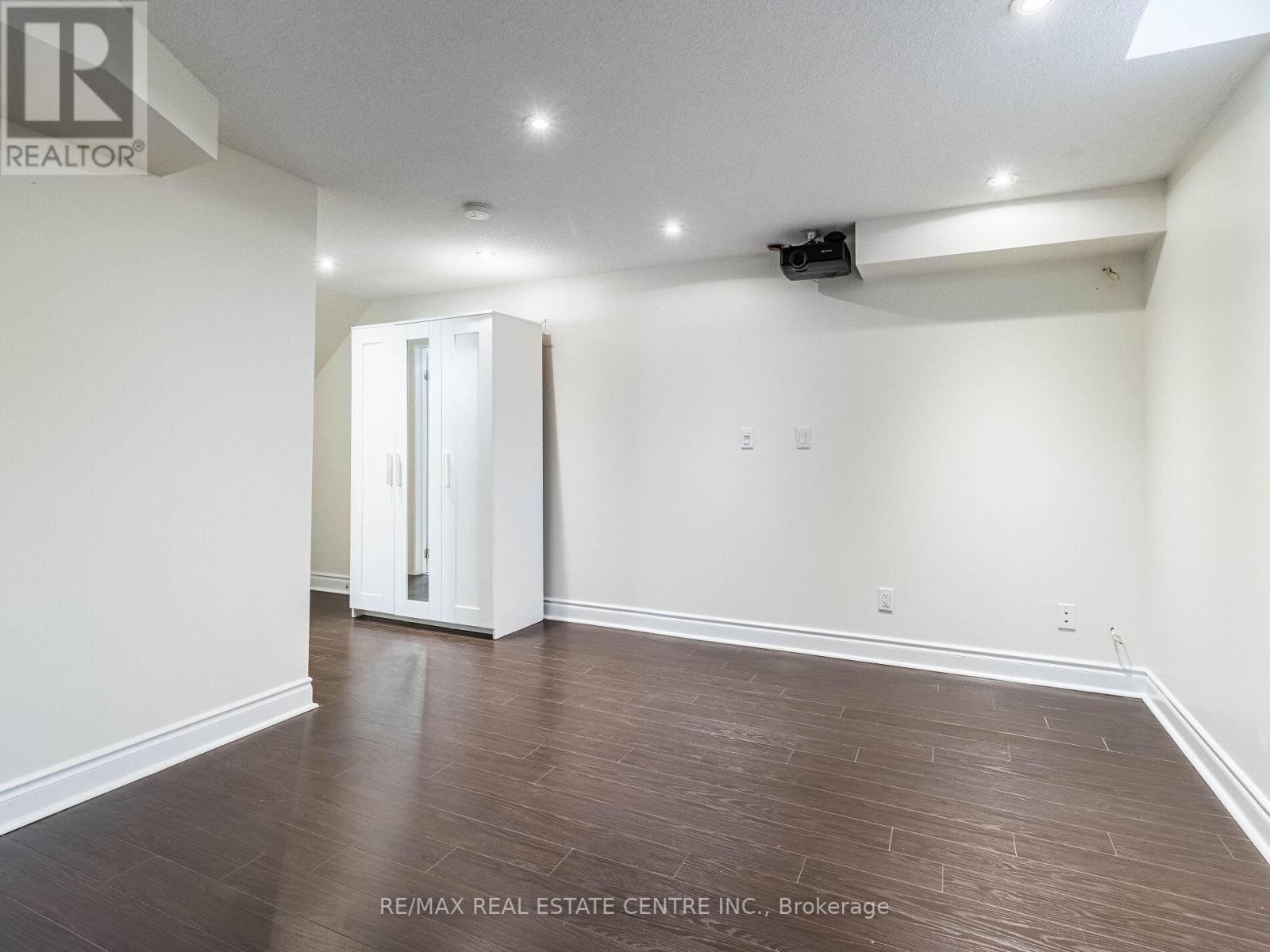2165 WHITE DOVE CIRC