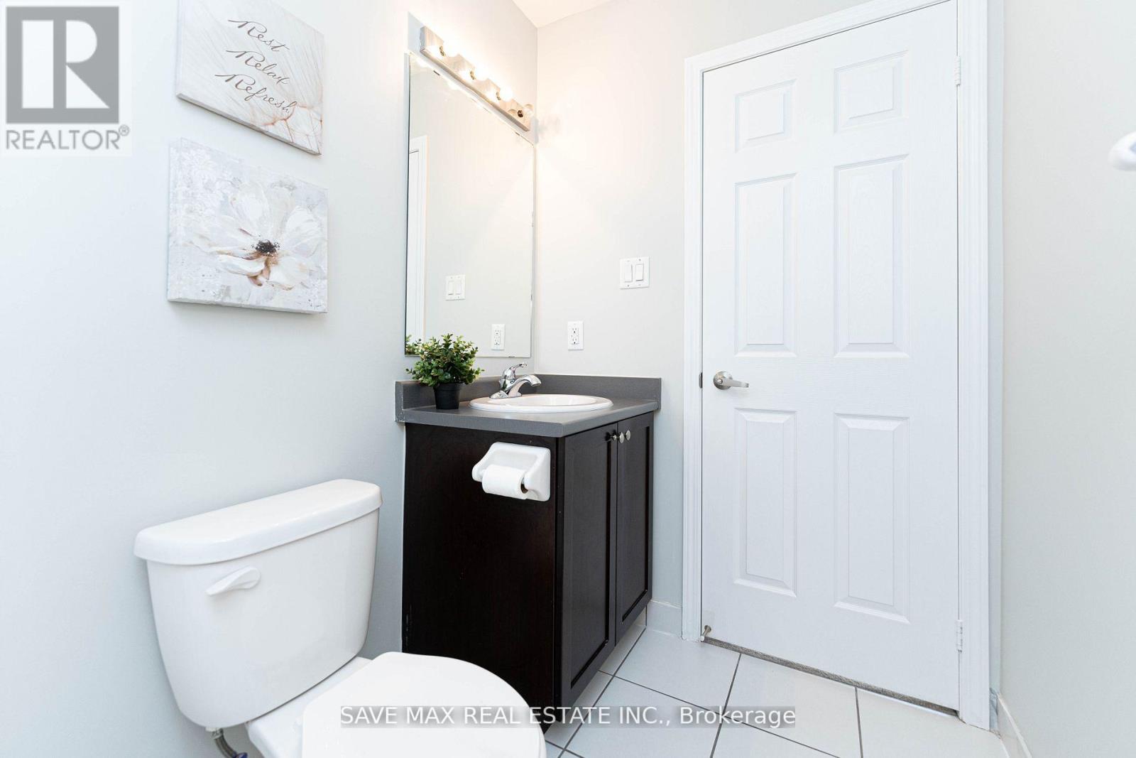 #404 -54 SKY HARBOUR DR, #404