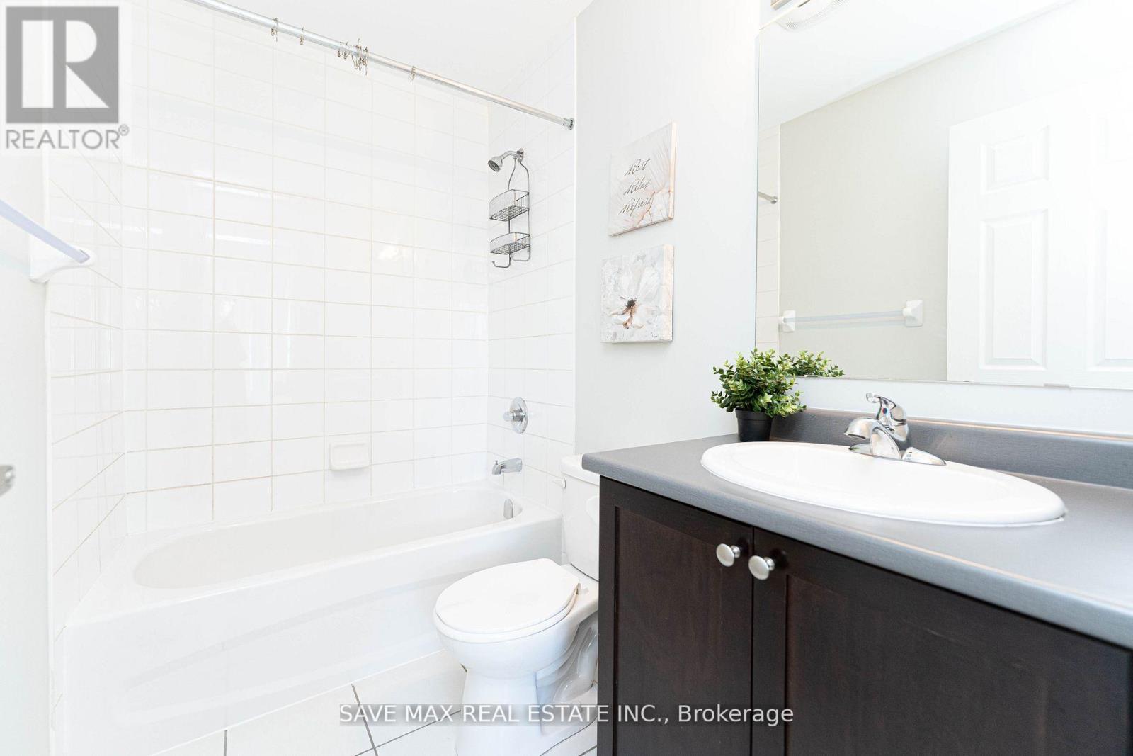 #404 -54 SKY HARBOUR DR, #404