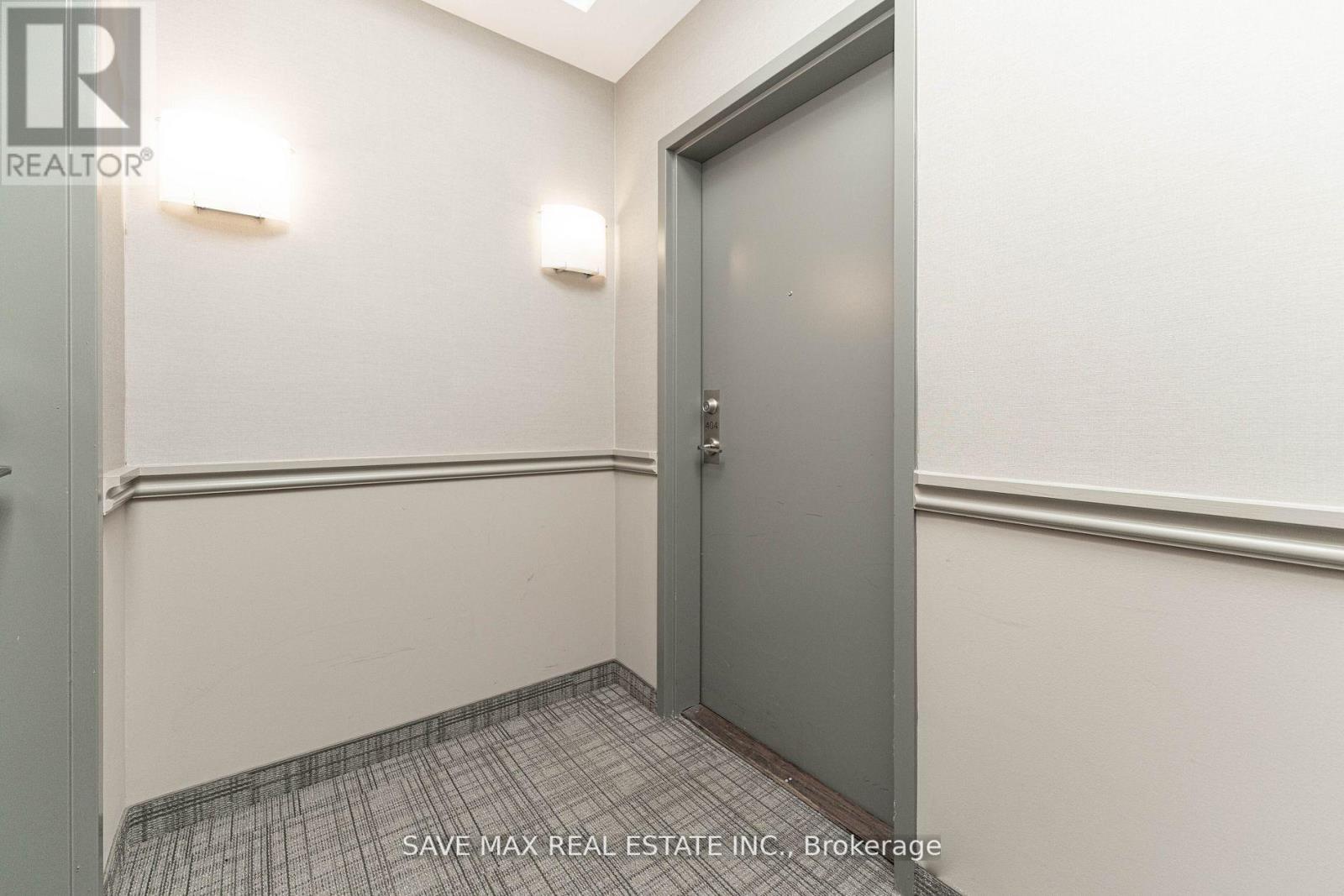 #404 -54 SKY HARBOUR DR, #404