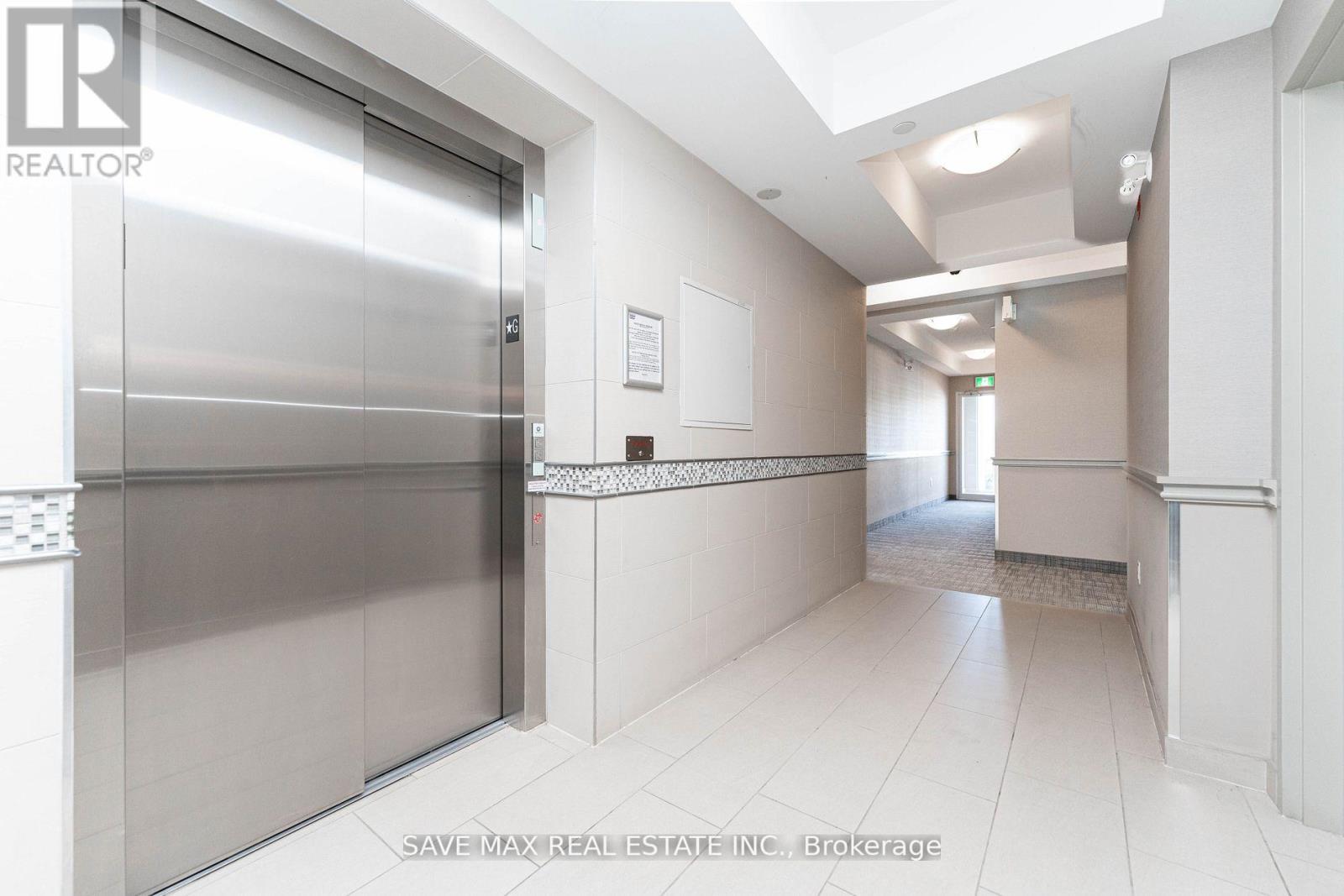 #404 -54 SKY HARBOUR DR, #404