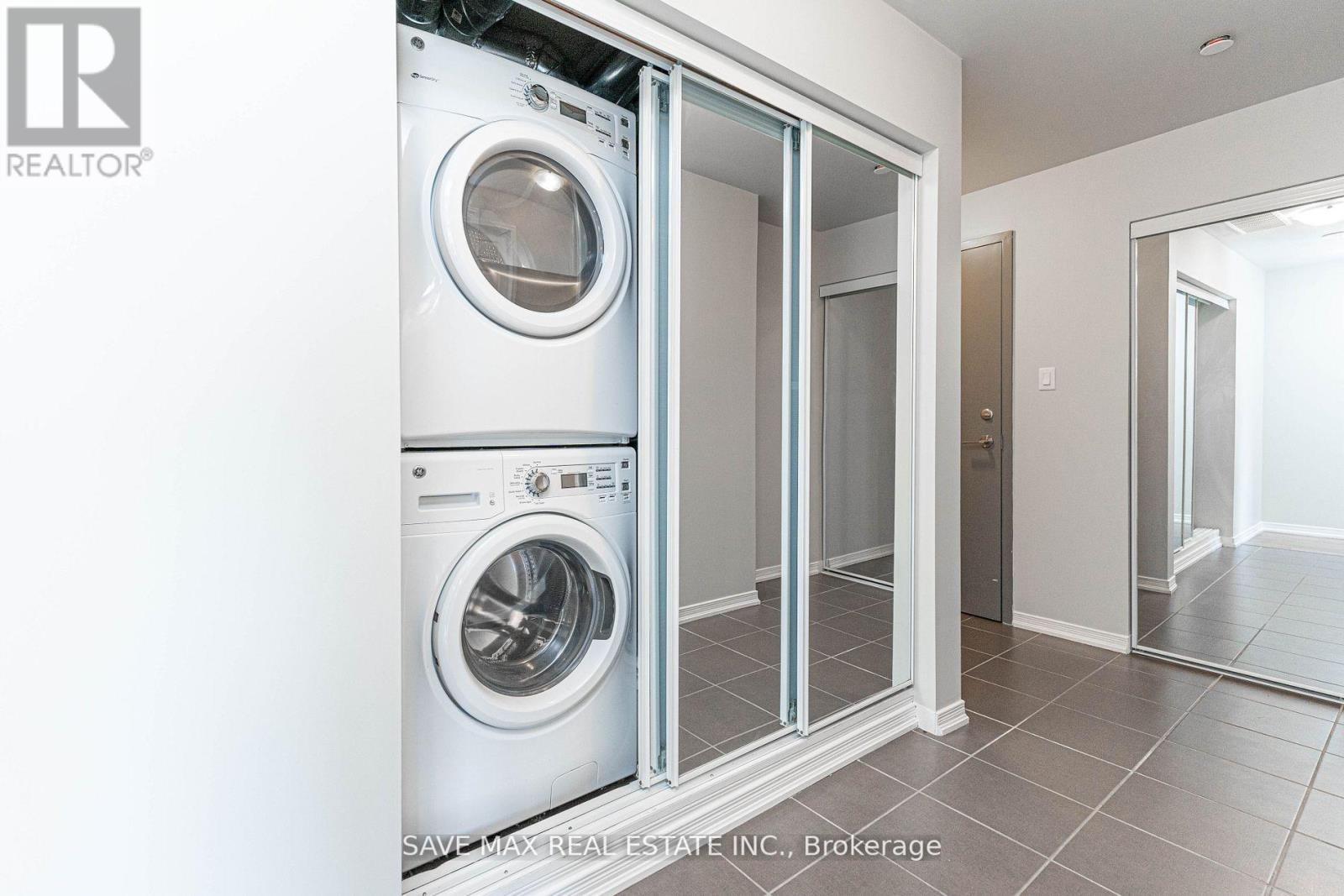 #404 -54 SKY HARBOUR DR, #404
