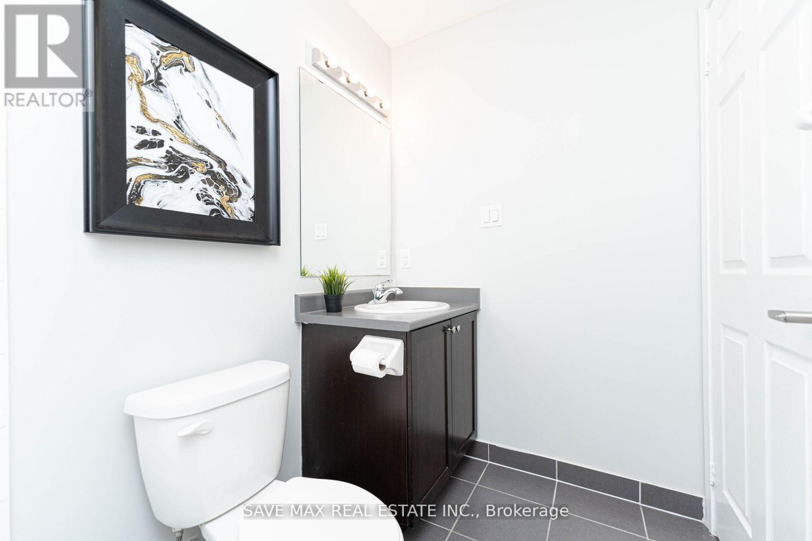 #404 -54 SKY HARBOUR DR, #404