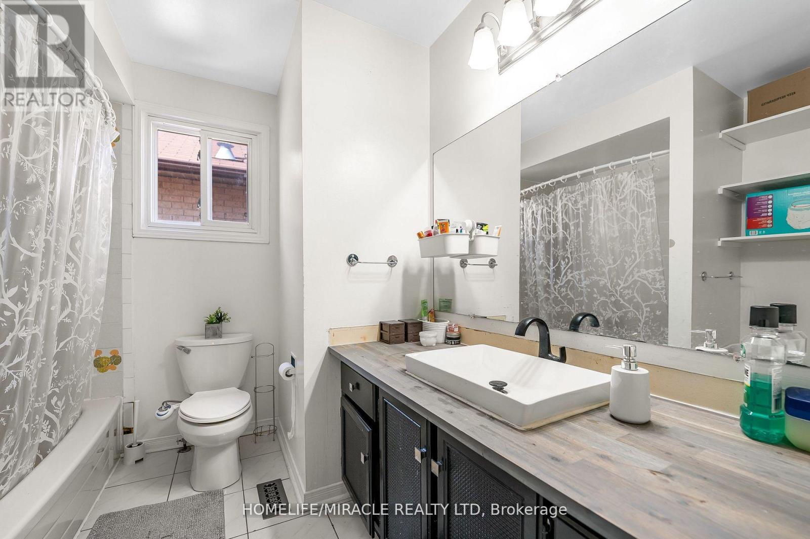 229 VODDEN ST W