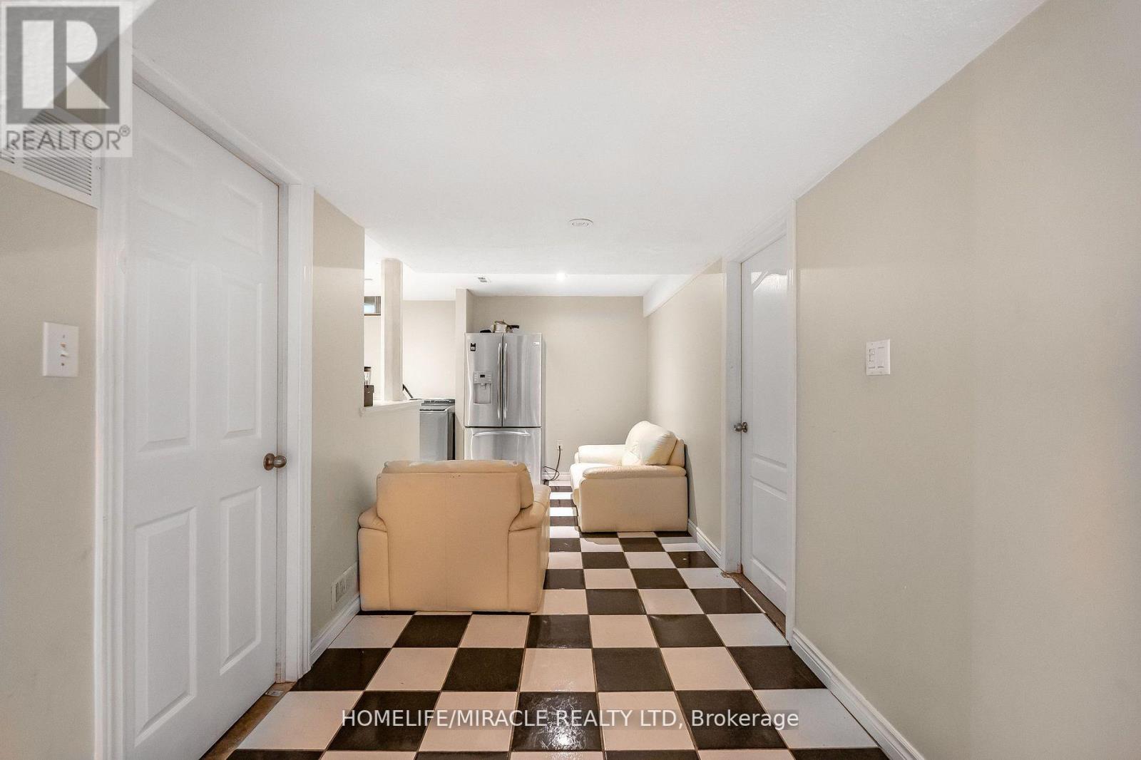 229 VODDEN ST W
