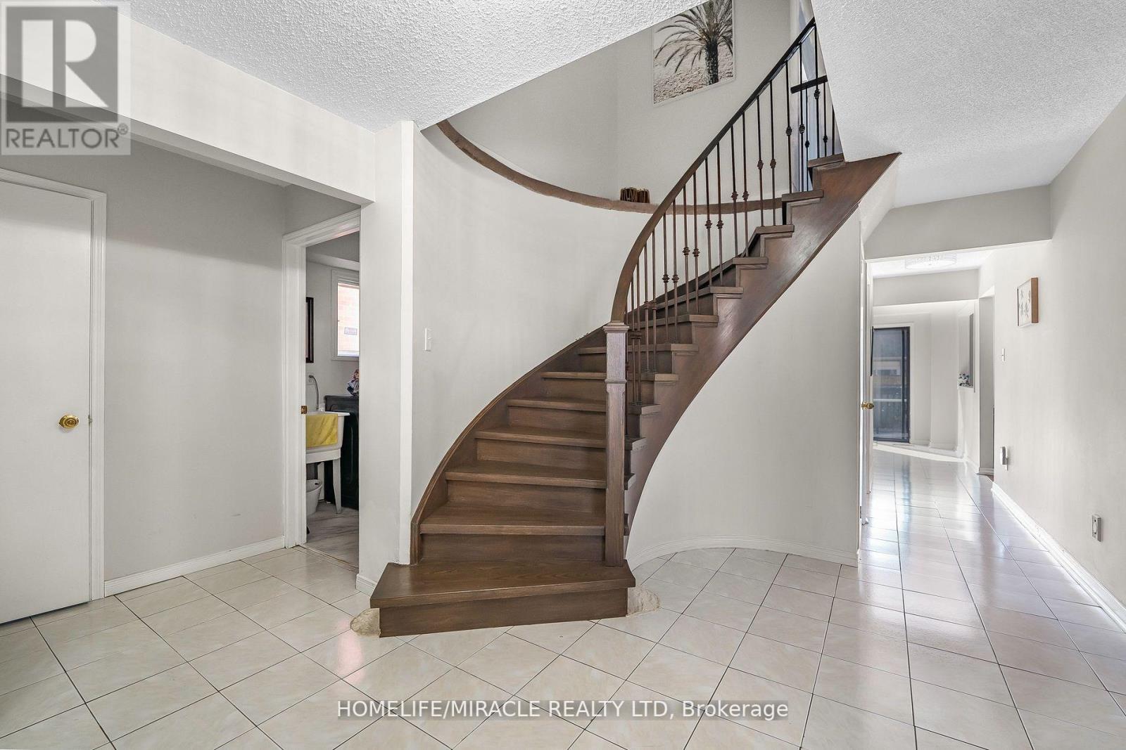 229 VODDEN ST W