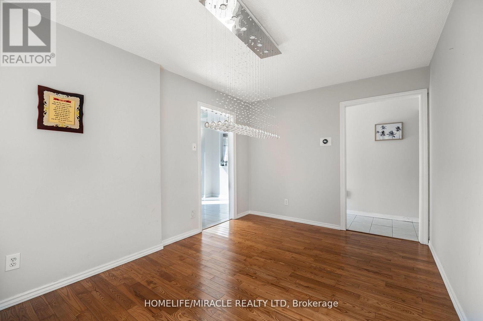 229 VODDEN ST W