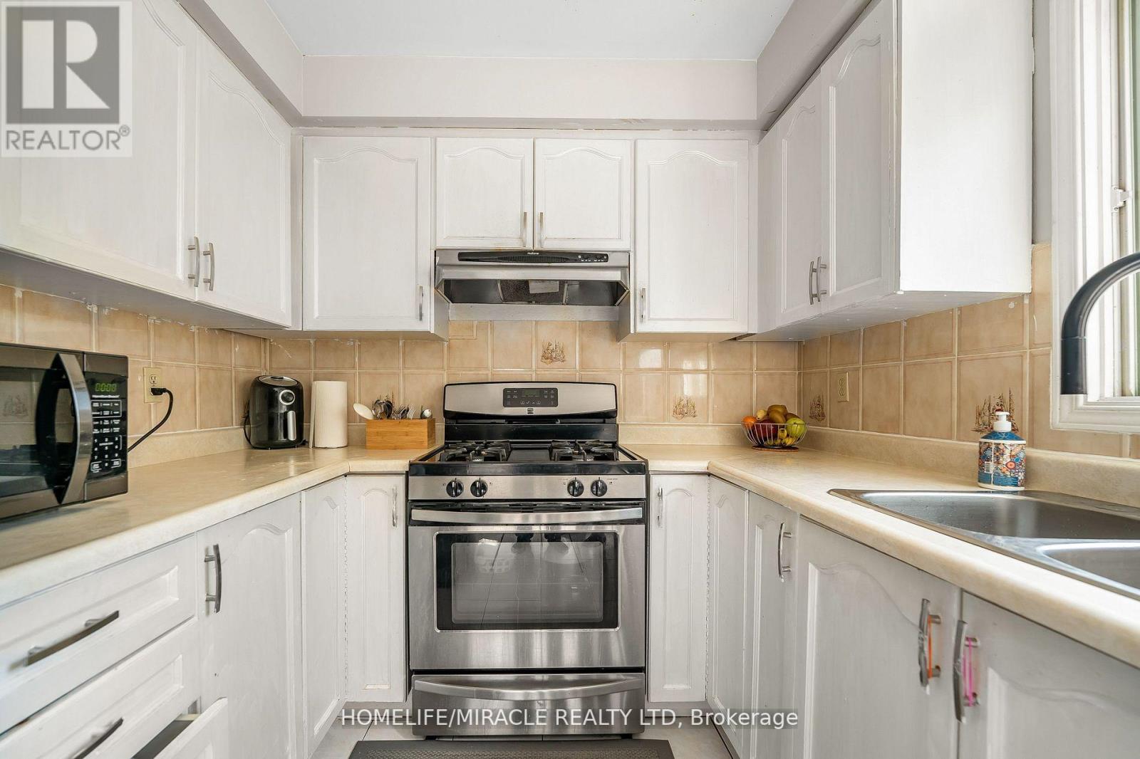 229 VODDEN ST W