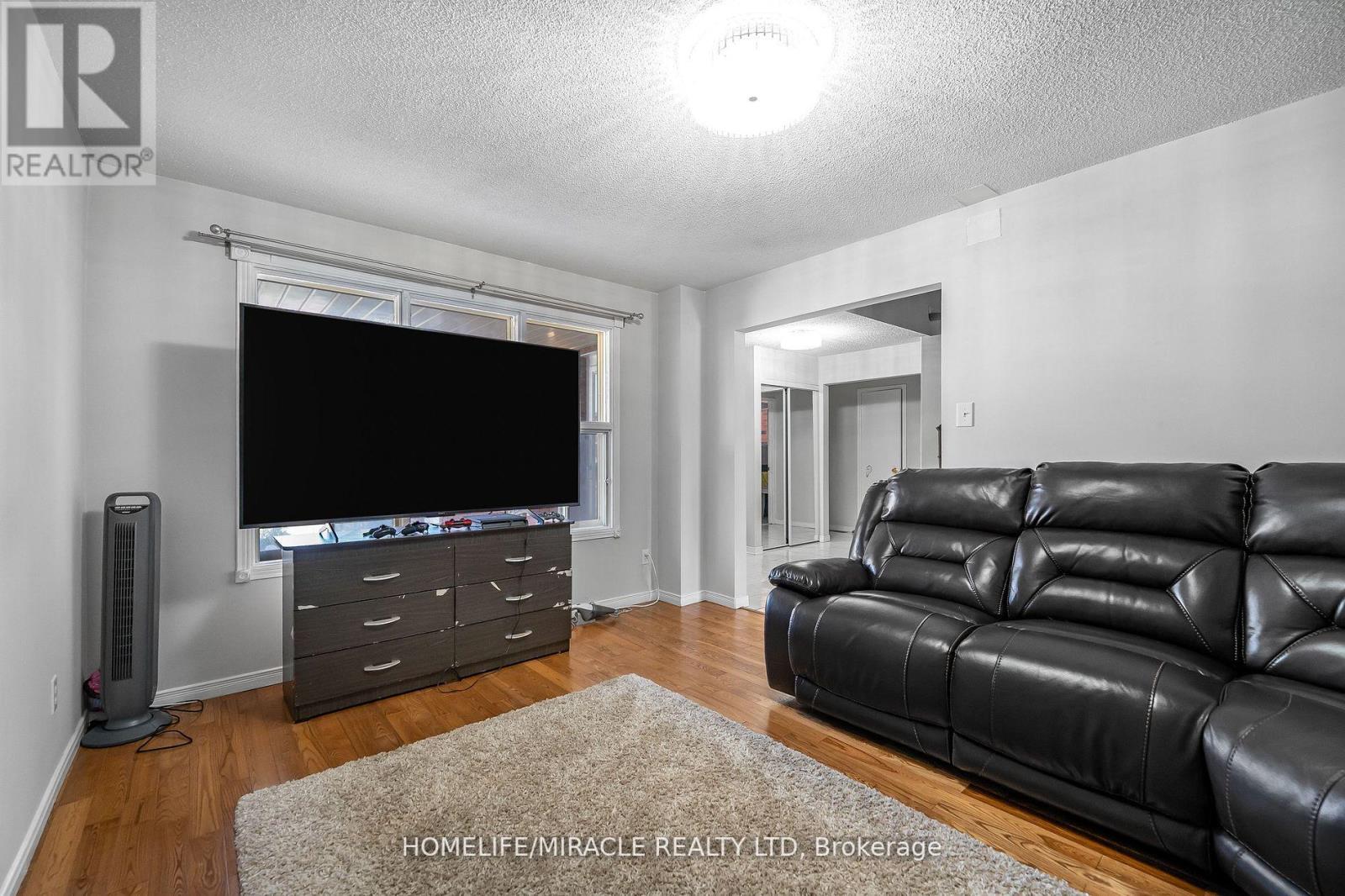 229 VODDEN ST W