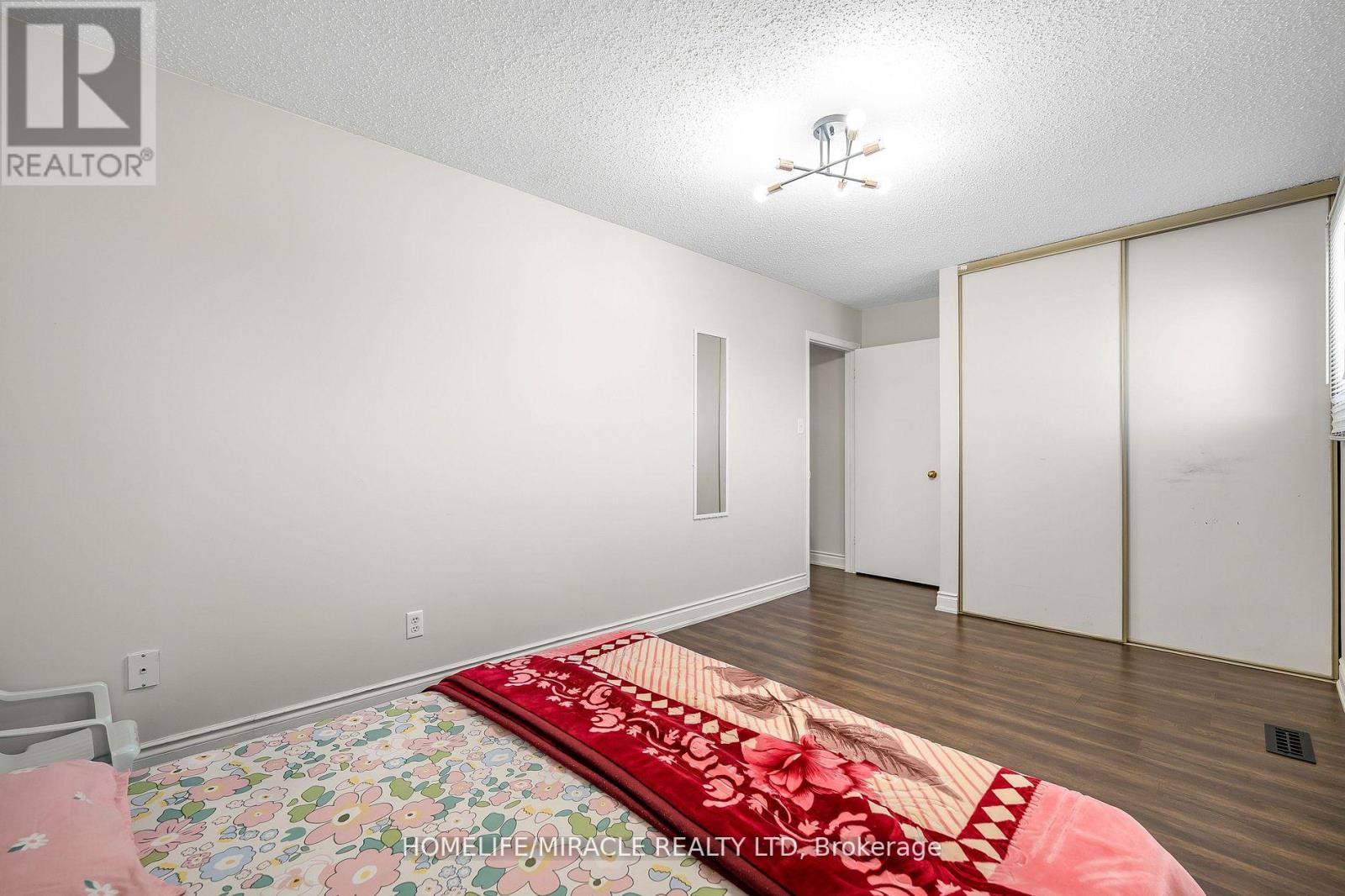 229 VODDEN ST W
