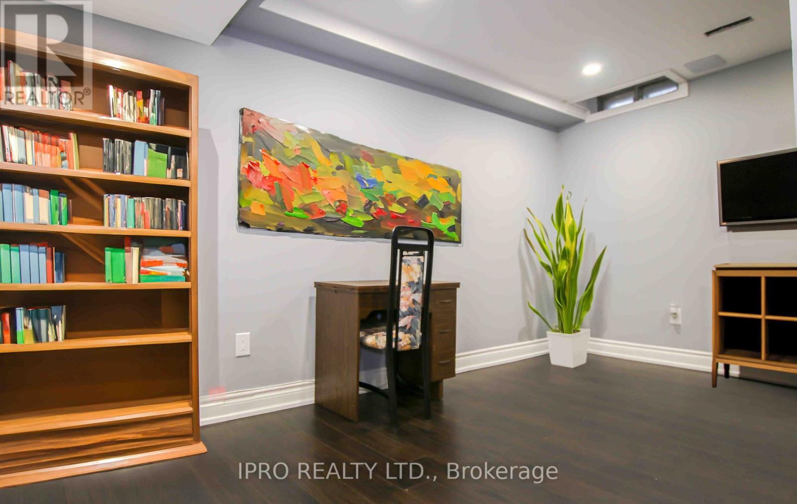 #9 -561 CHILDS DR, #9