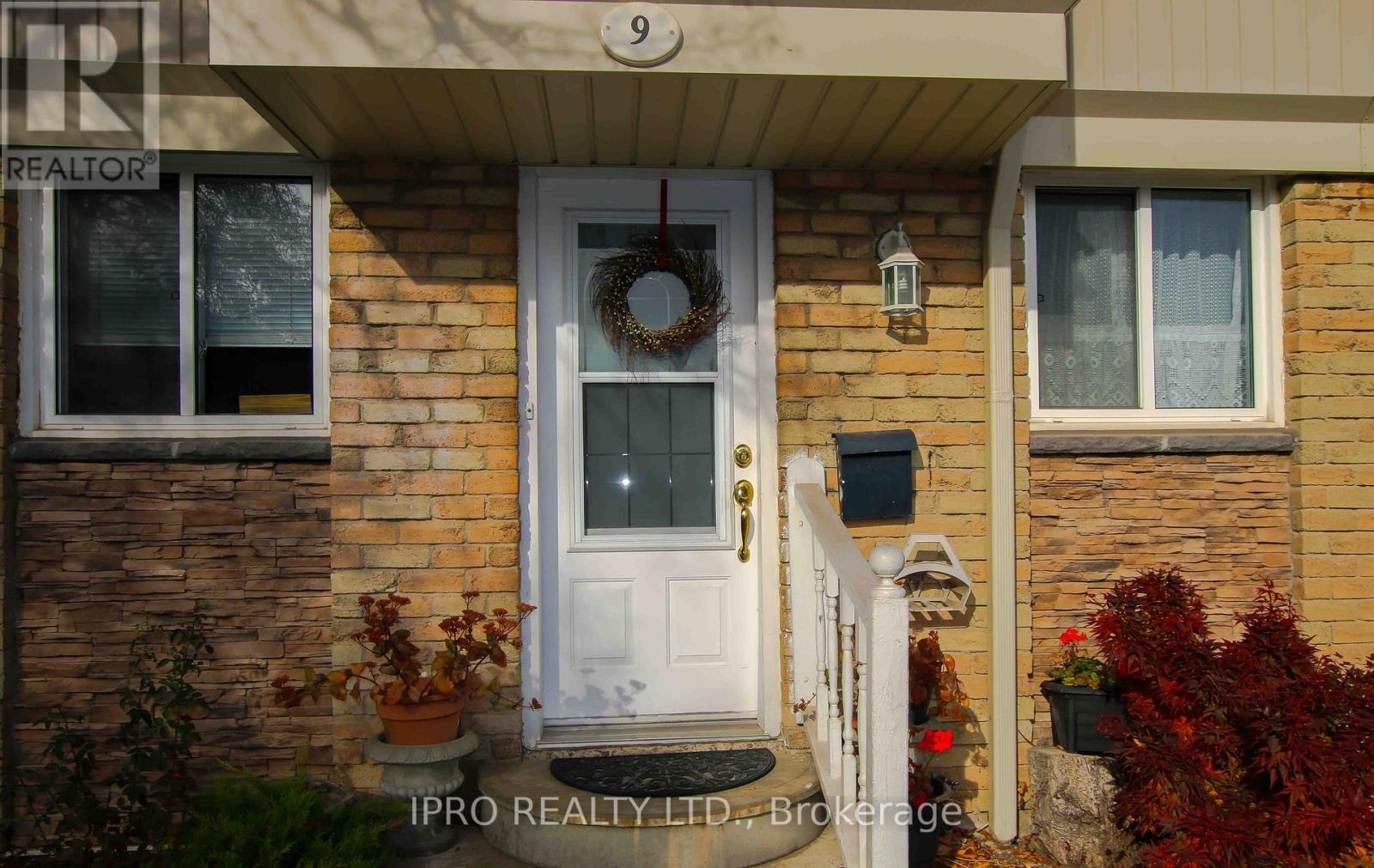 #9 -561 CHILDS DR, #9