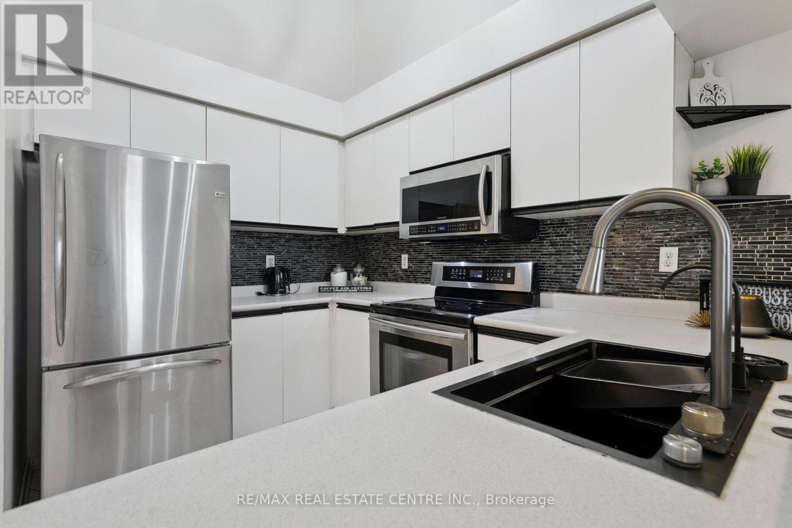 #160 -85 BRISTOL RD E, #160