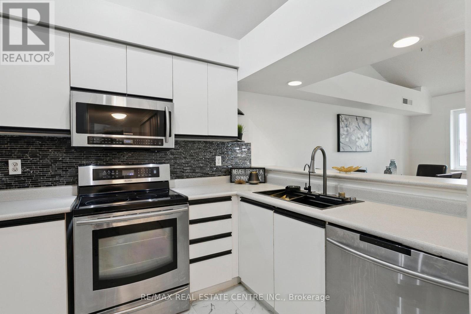 #160 -85 BRISTOL RD E, #160