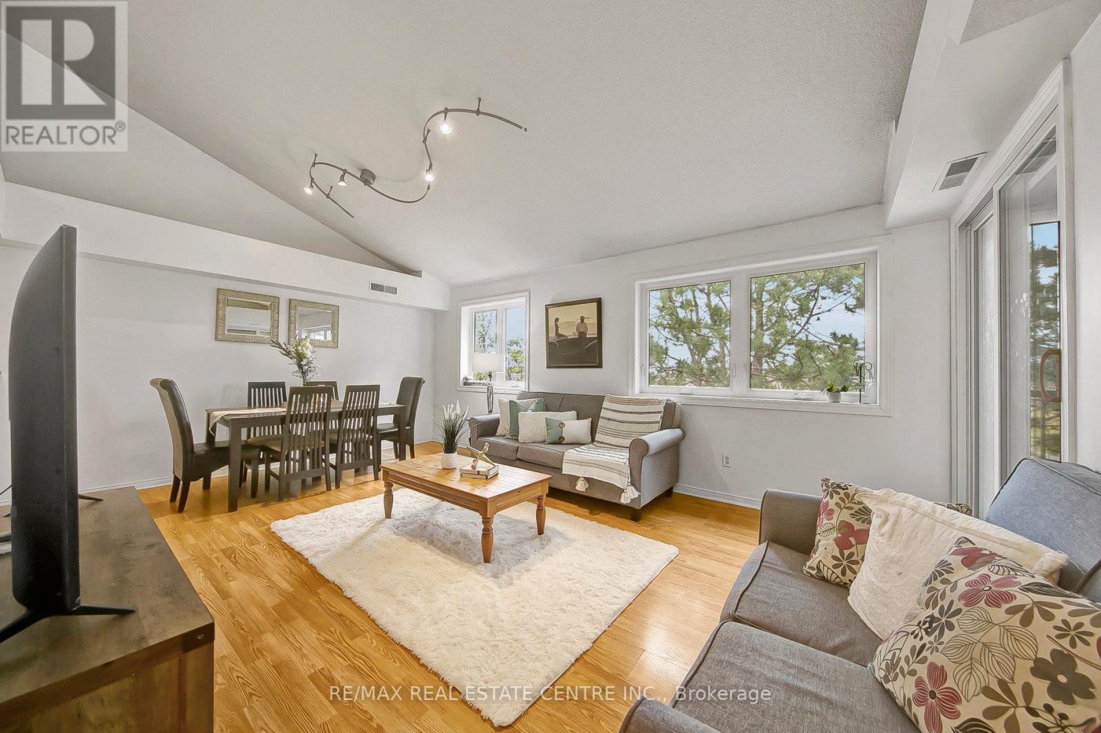 #160 -85 BRISTOL RD E, #160