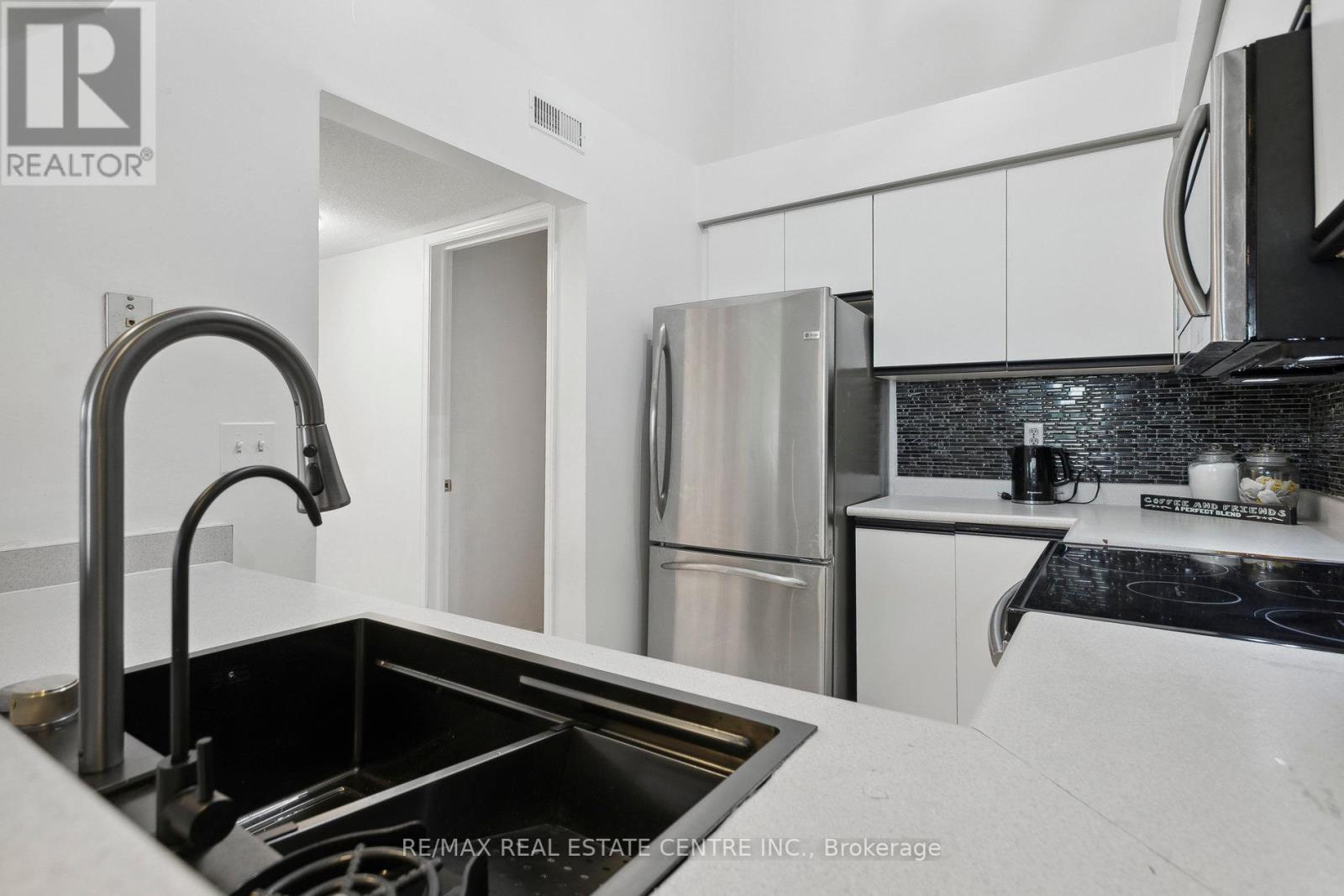 #160 -85 BRISTOL RD E, #160