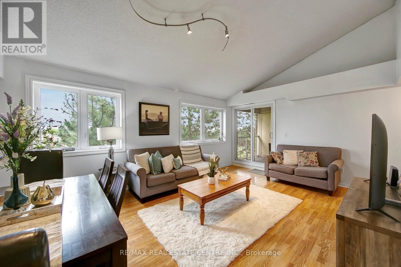 #160 -85 BRISTOL RD E, #160