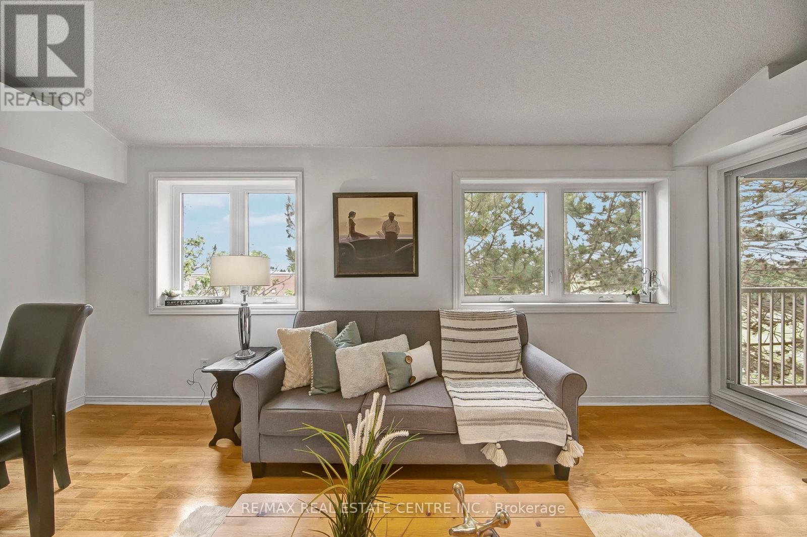 #160 -85 BRISTOL RD E, #160