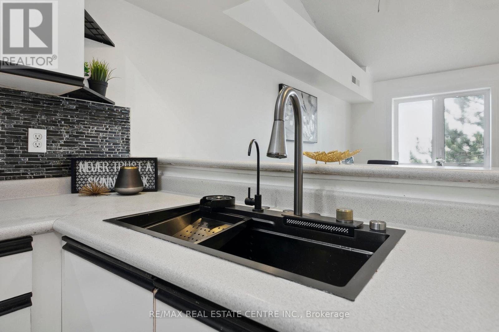 #160 -85 BRISTOL RD E, #160
