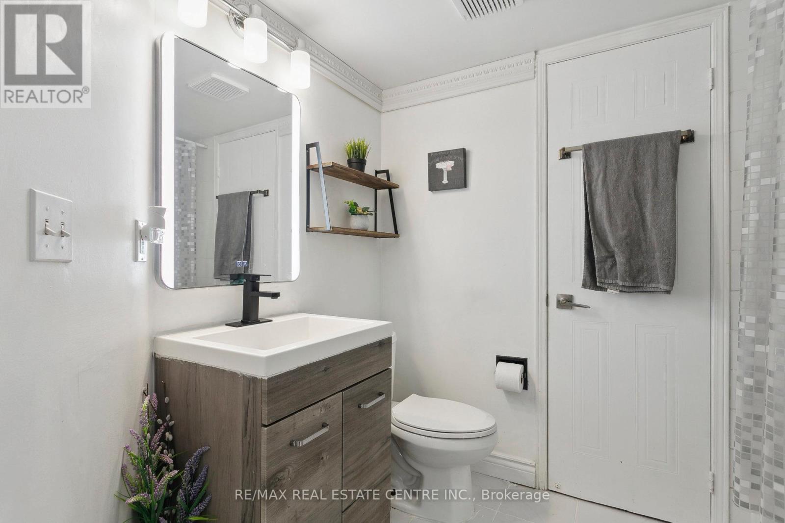 #160 -85 BRISTOL RD E, #160