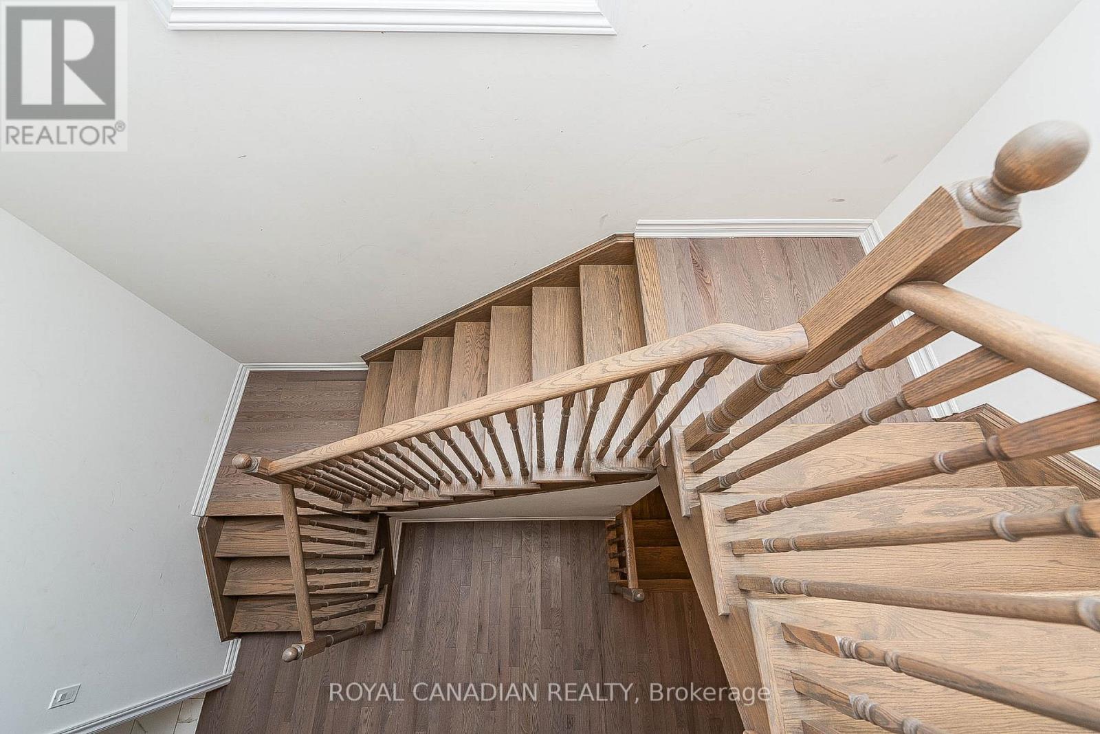 32 SPINLAND ST