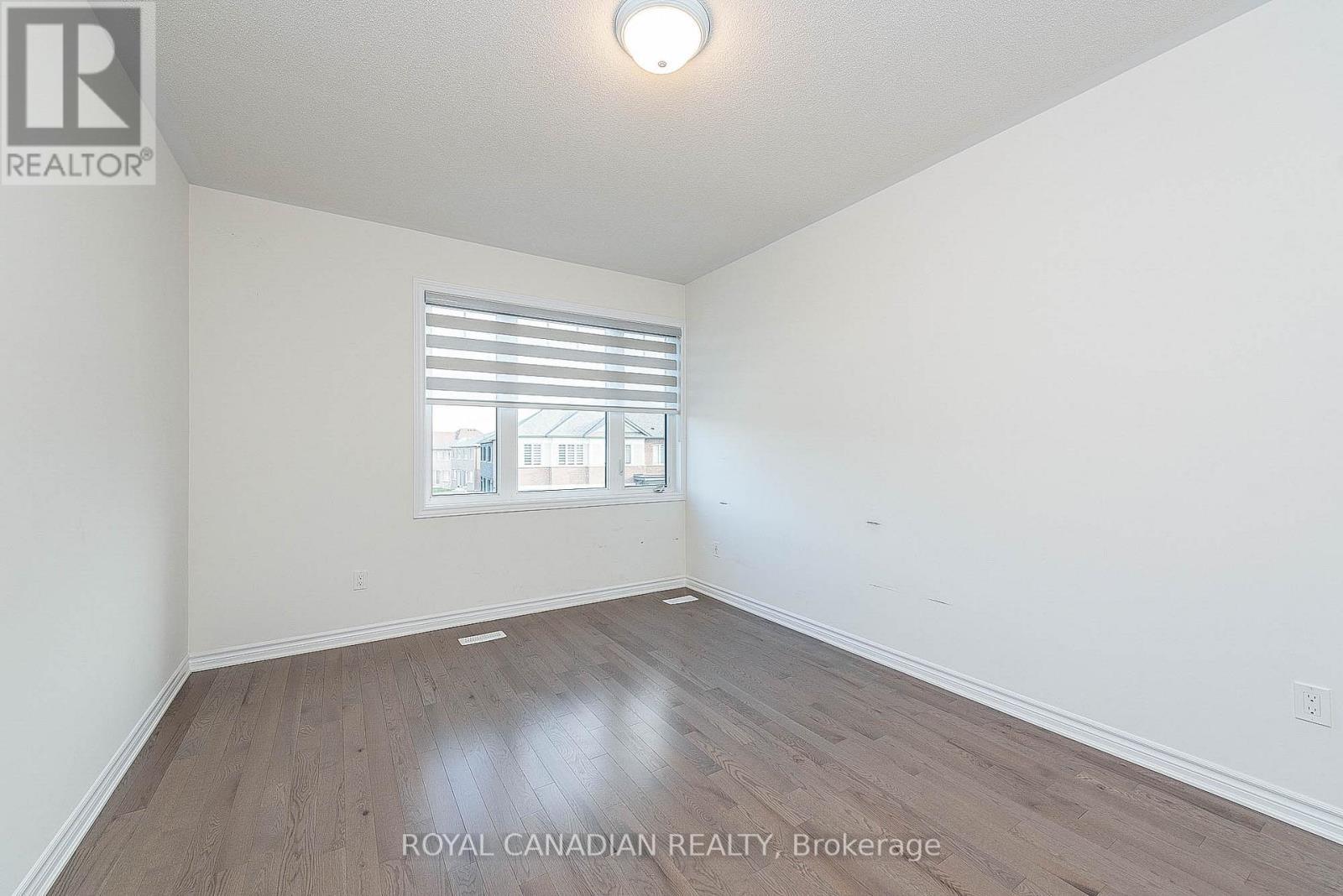 32 SPINLAND ST