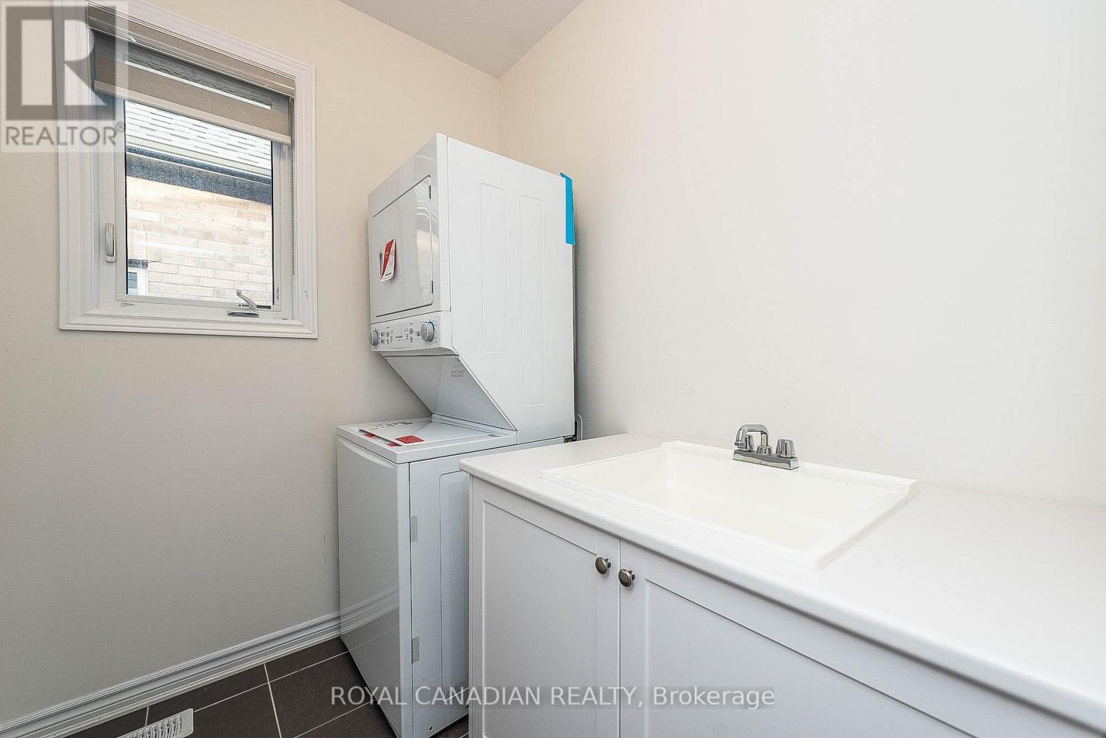 32 SPINLAND ST