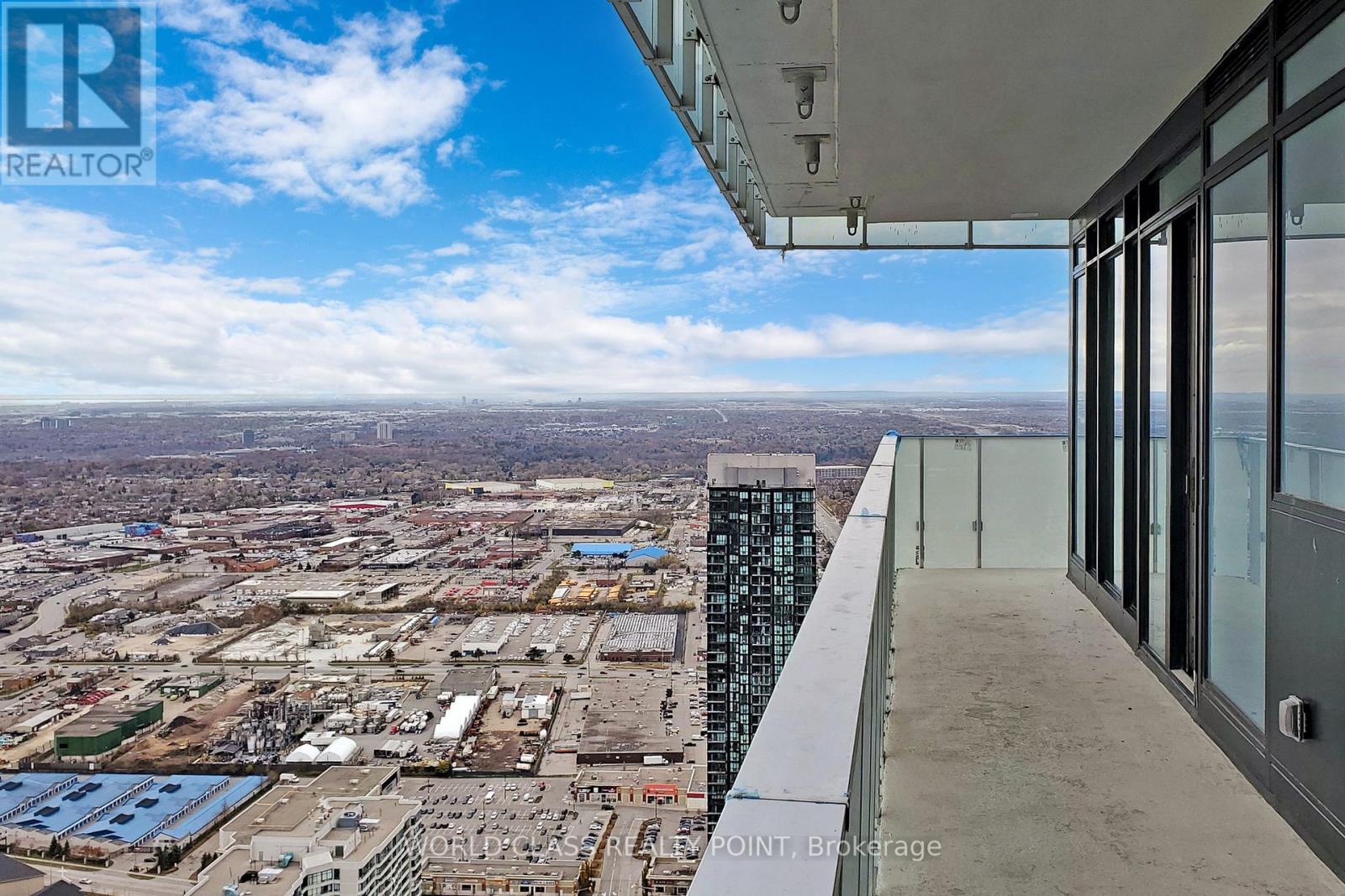 #5807 -3883 QUARTZ RD N, #5807