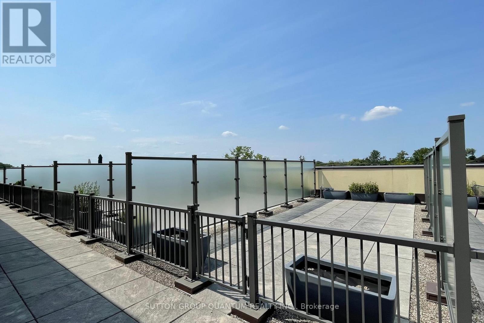 #304 -205 LAKESHORE RD W, #304