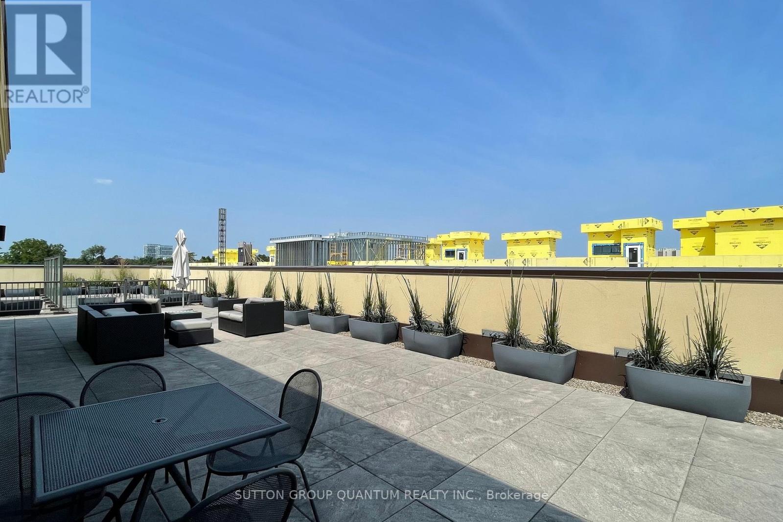 #304 -205 LAKESHORE RD W, #304