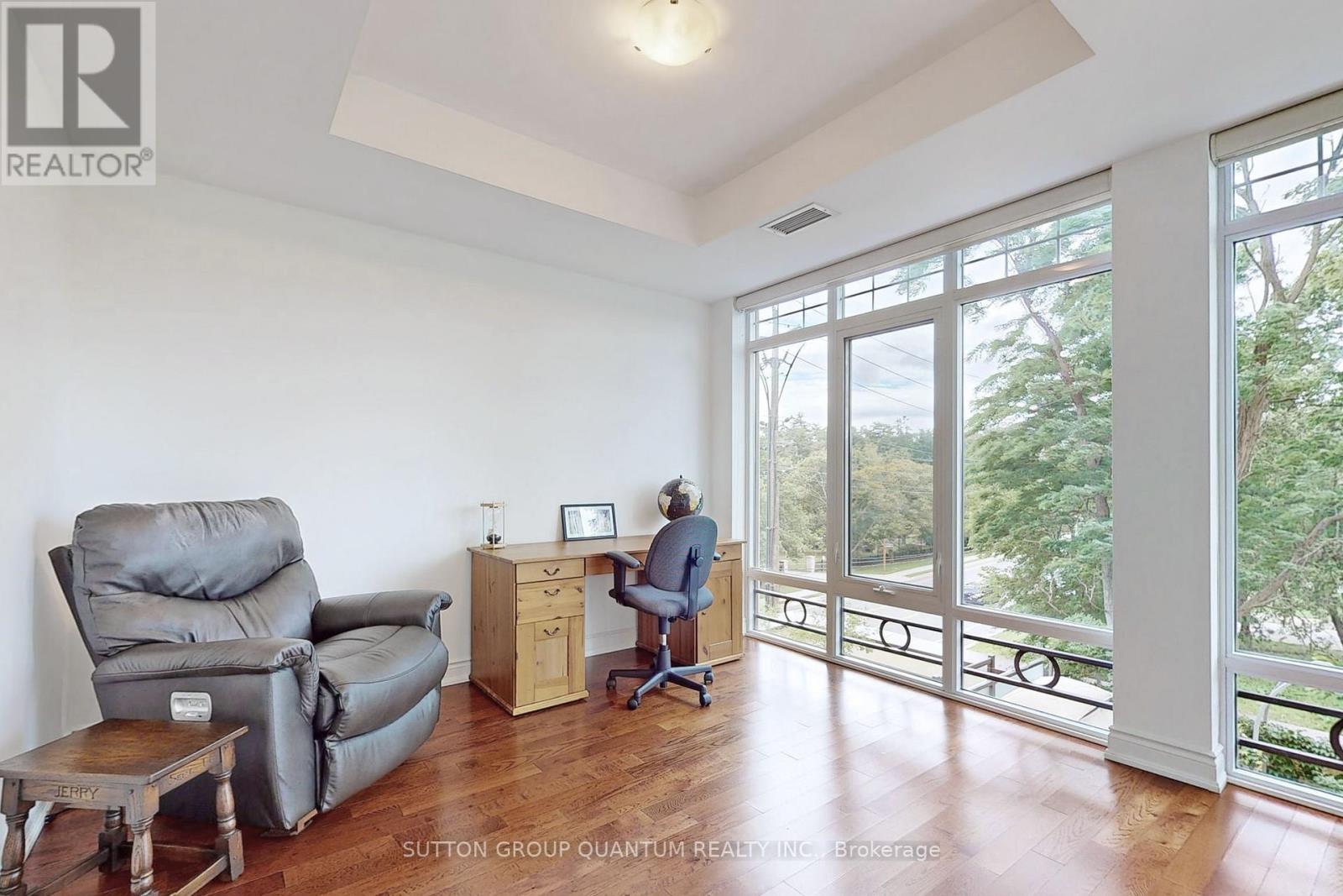 #304 -205 LAKESHORE RD W, #304