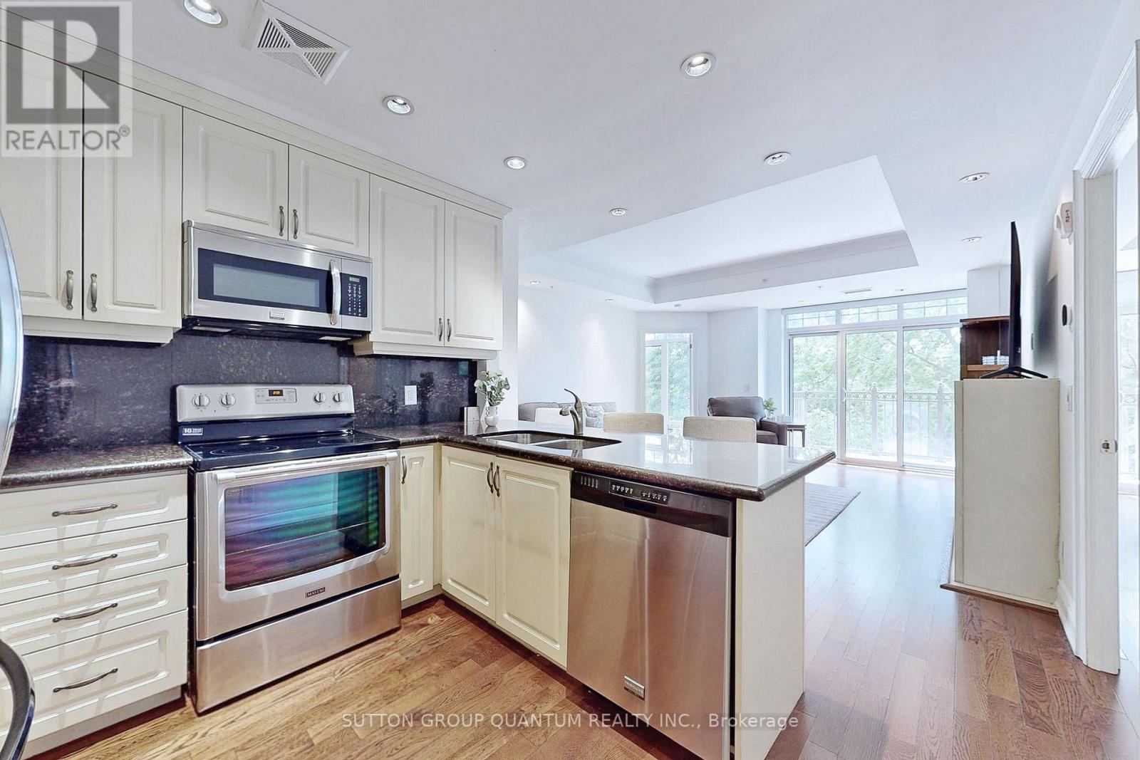 #304 -205 LAKESHORE RD W, #304