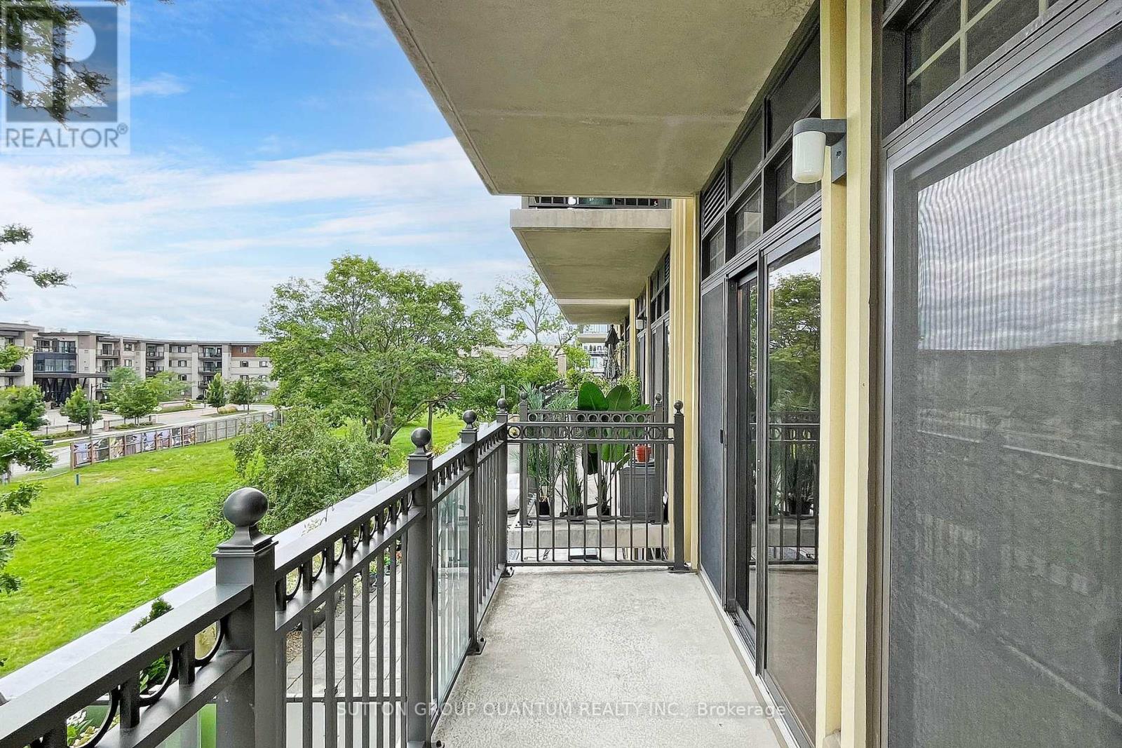#304 -205 LAKESHORE RD W, #304