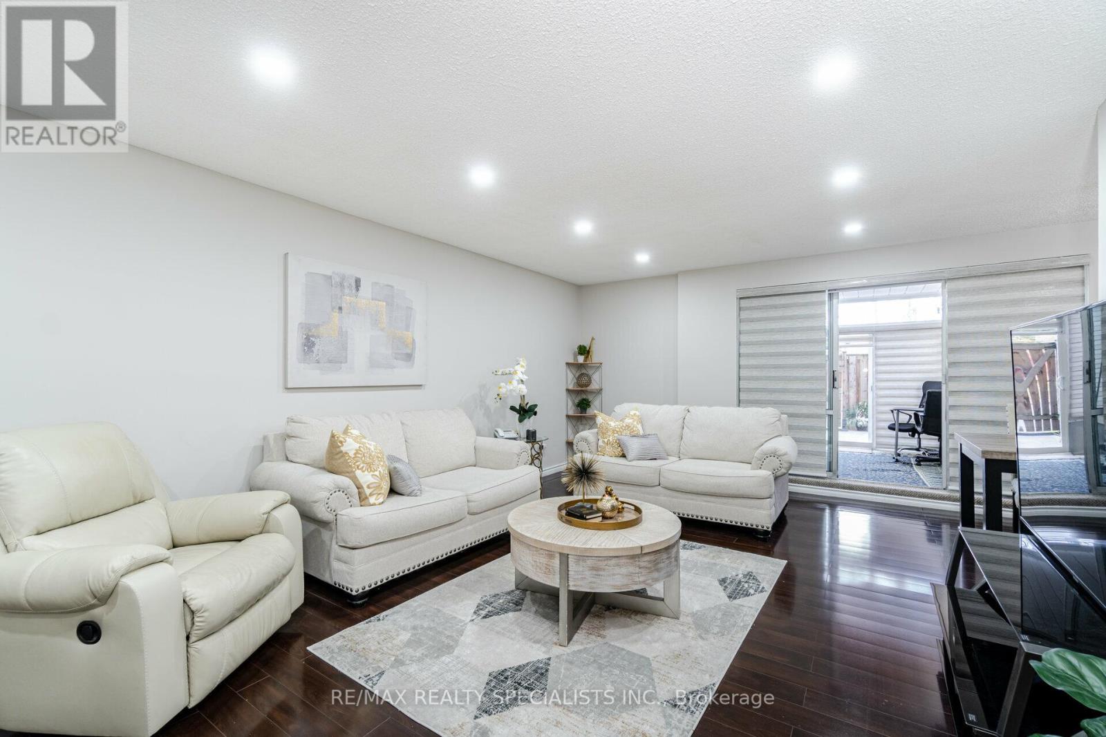 #123 -3025 THE CREDIT WOODLANDS DR N, #123