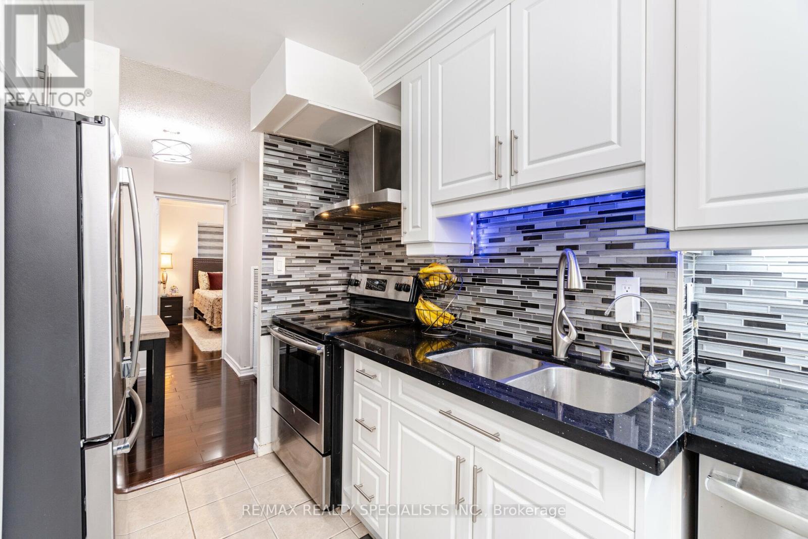 #123 -3025 THE CREDIT WOODLANDS DR N, #123