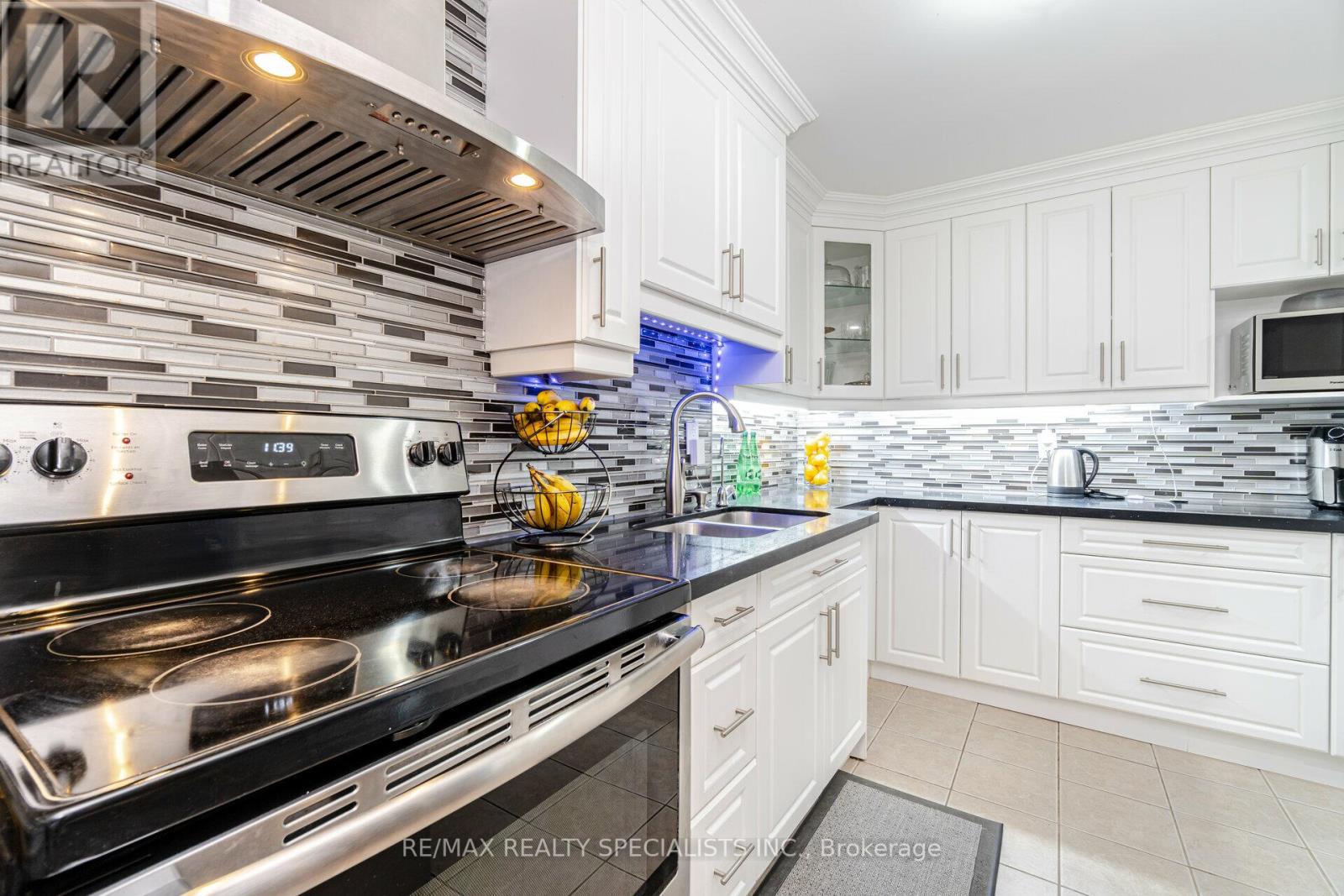 #123 -3025 THE CREDIT WOODLANDS DR N, #123
