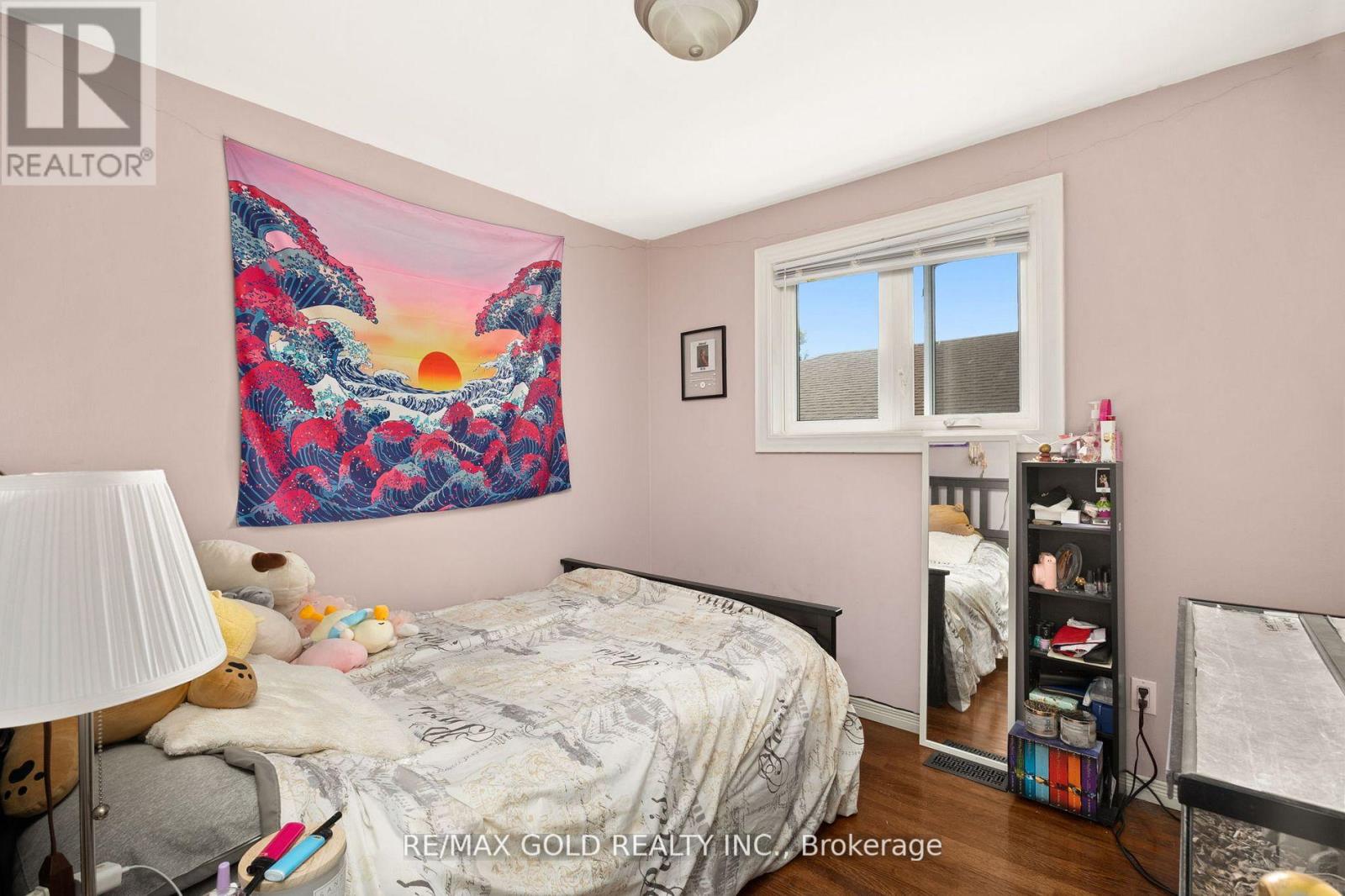 12 ABERDEEN CRES
