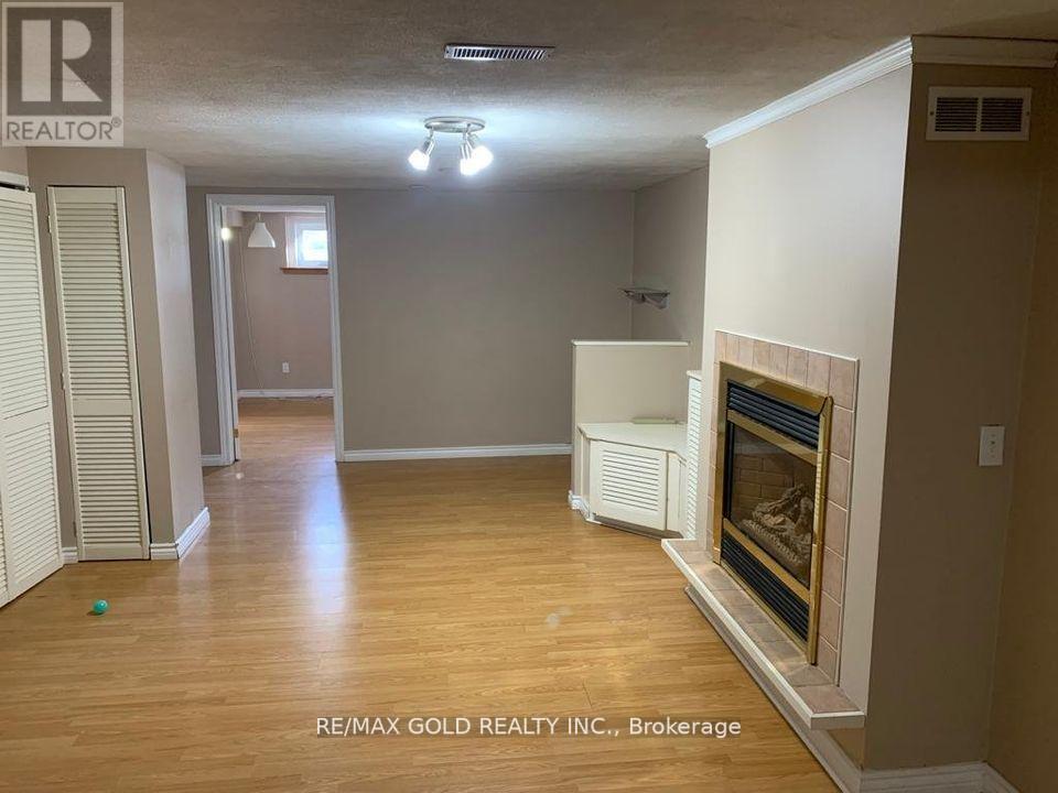 12 ABERDEEN CRES