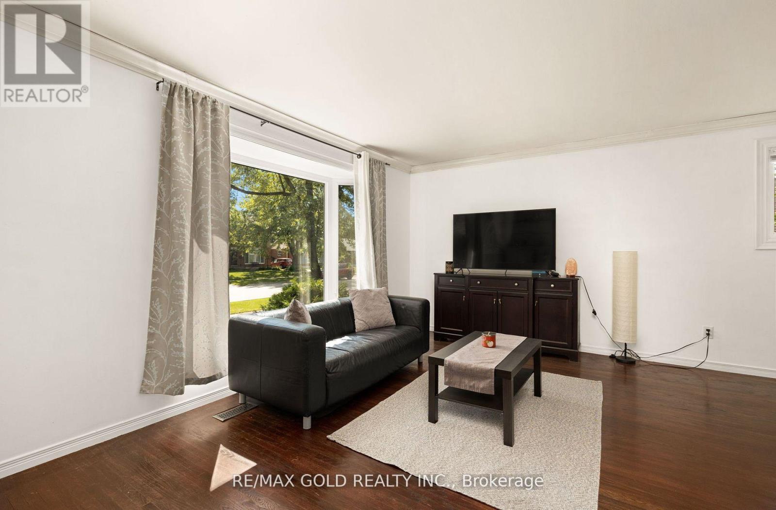 12 ABERDEEN CRES