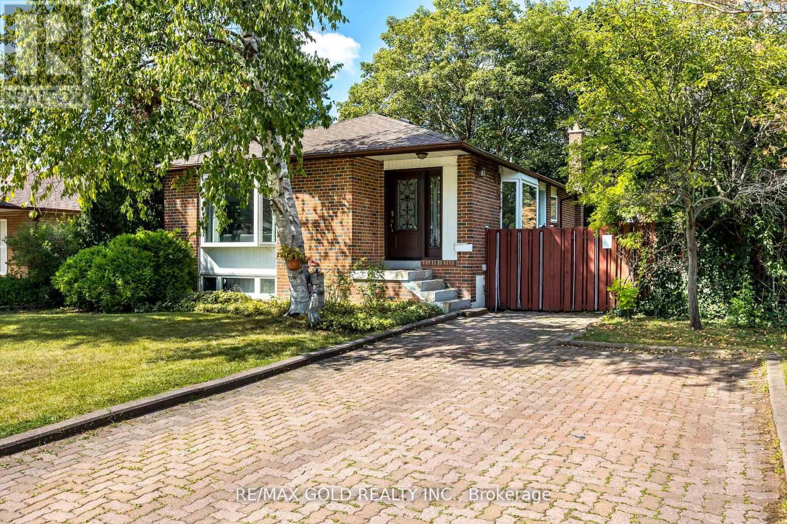 12 ABERDEEN CRES
