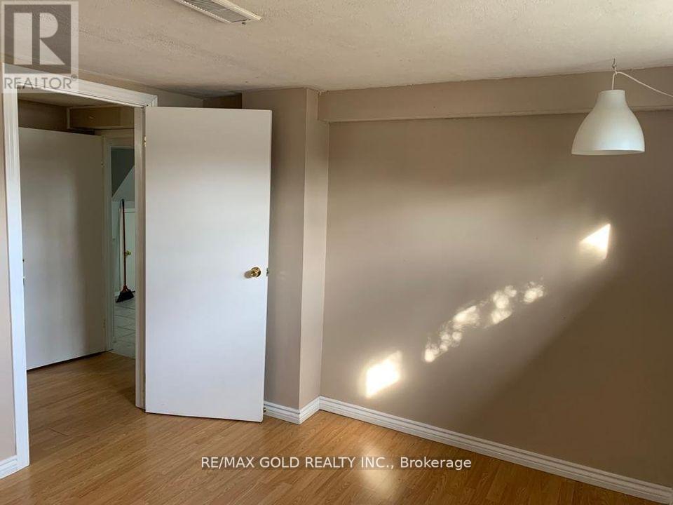 12 ABERDEEN CRES