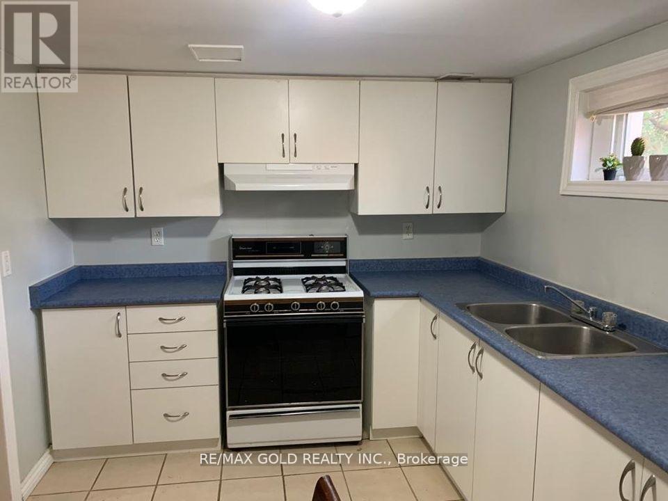 12 ABERDEEN CRES