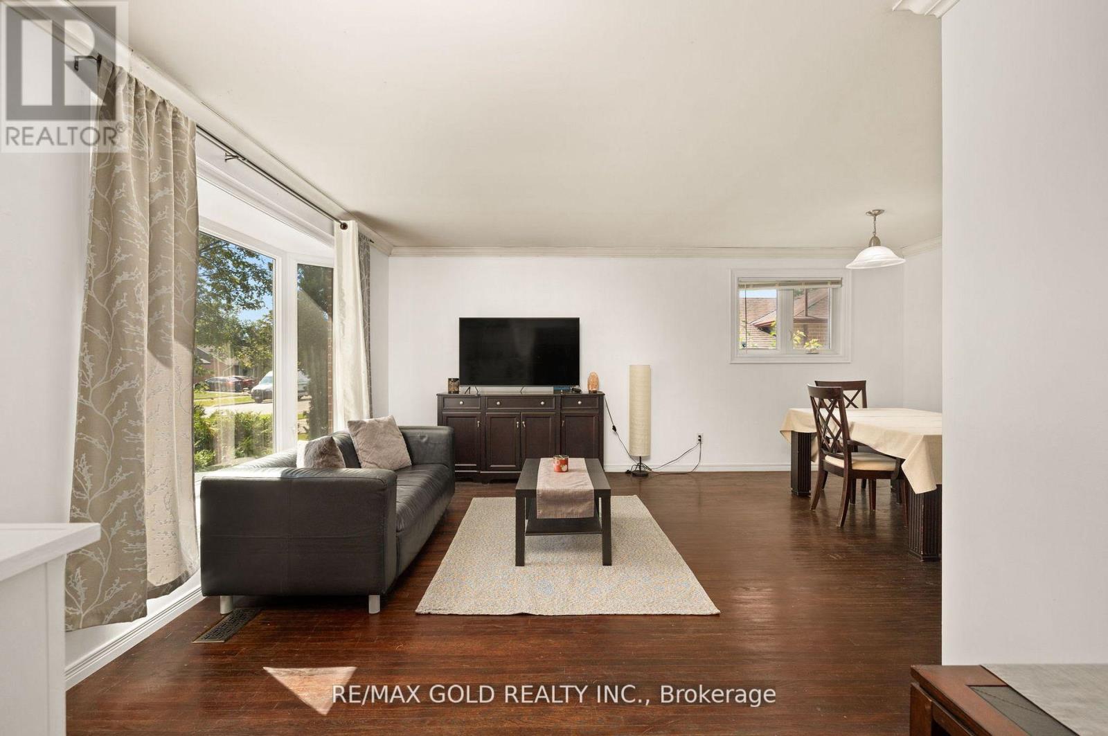 12 ABERDEEN CRES