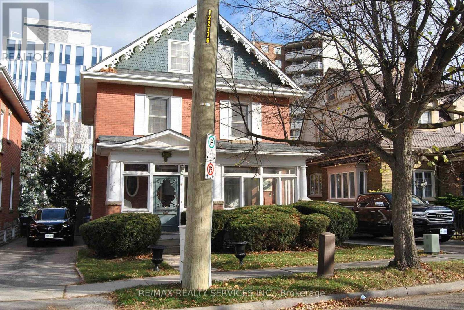 6 ELIZABETH ST S