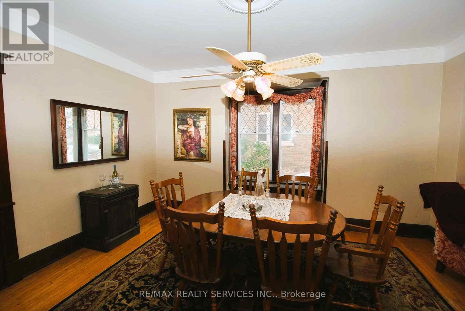 6 ELIZABETH ST S