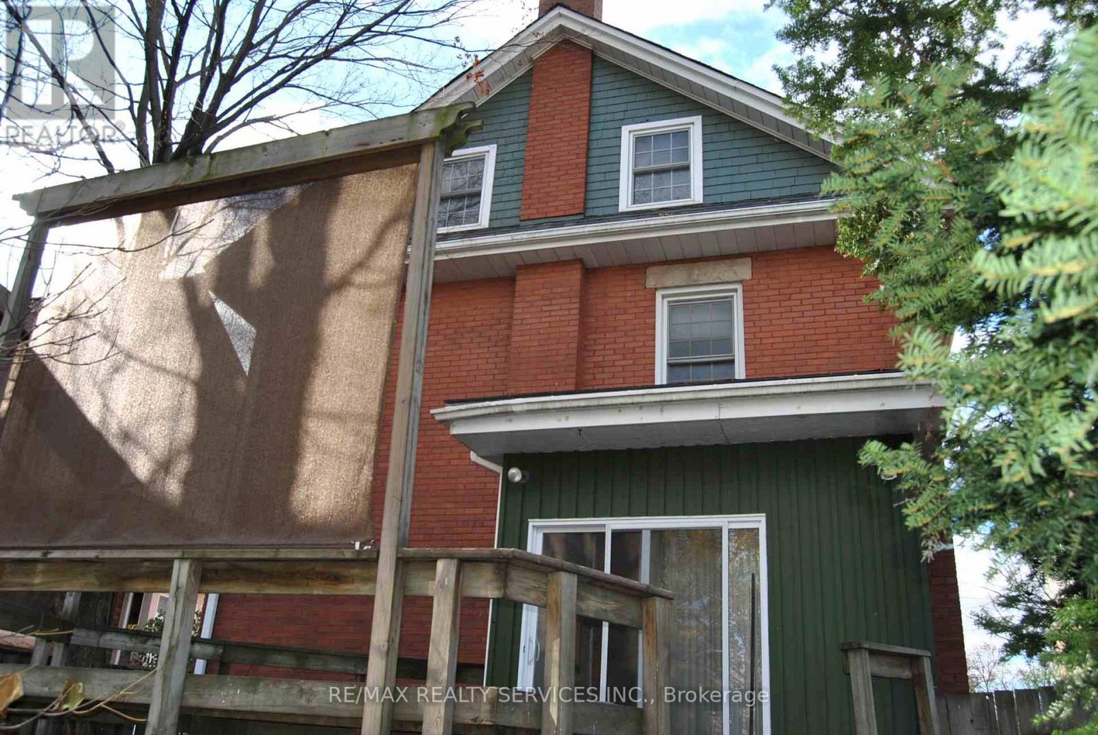 6 ELIZABETH ST S