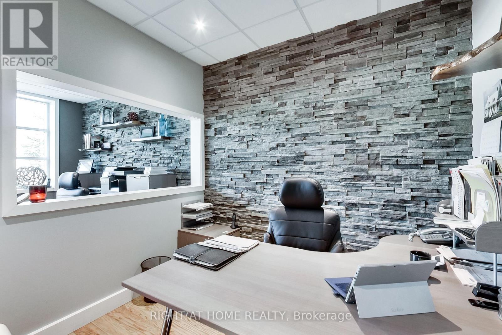 #3 -1550 YORKTON CRT, #3
