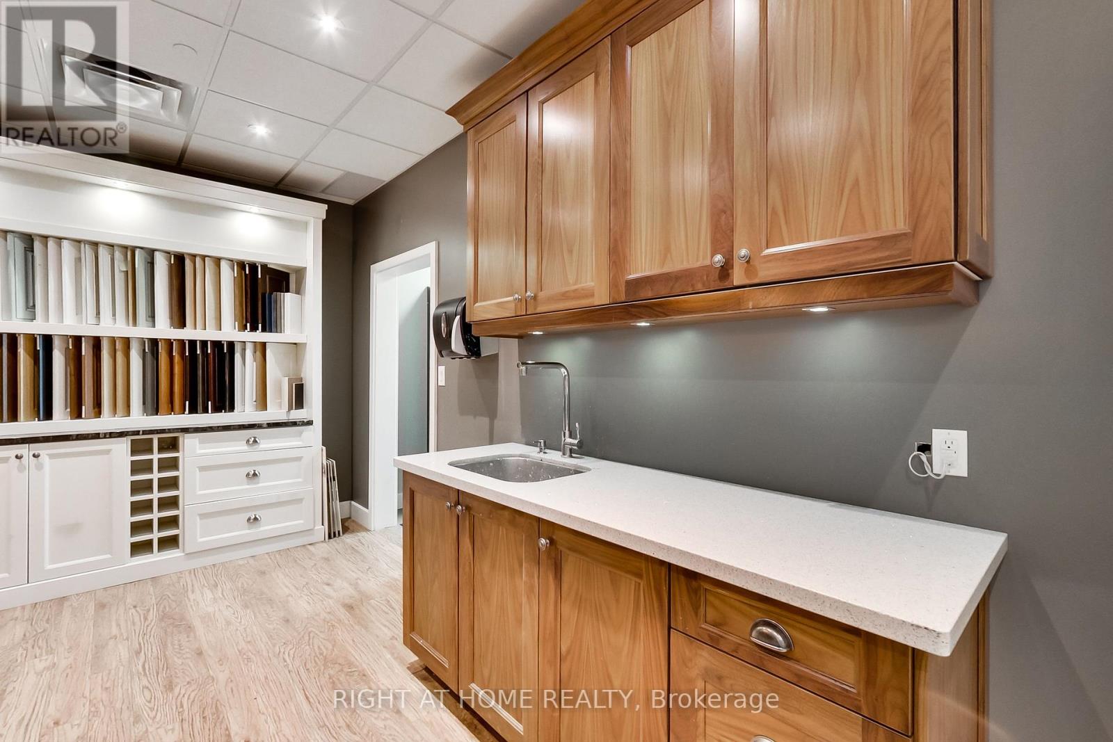 #3 -1550 YORKTON CRT, #3