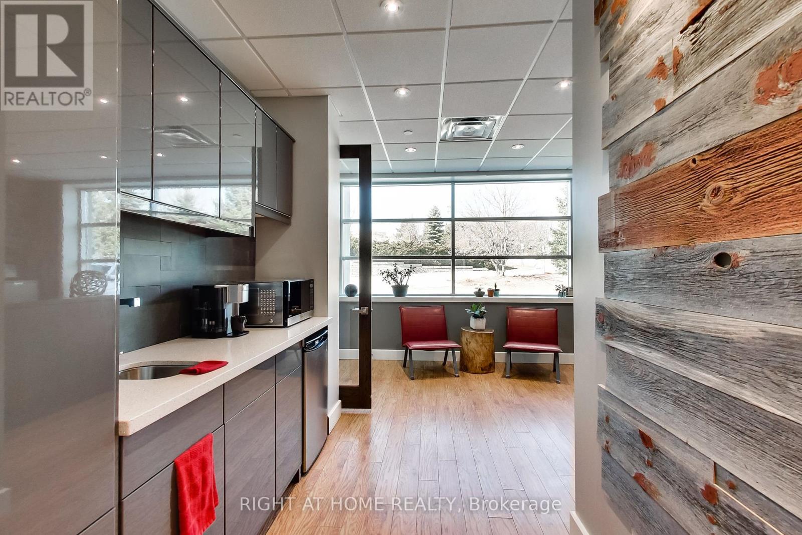 #3 -1550 YORKTON CRT, #3