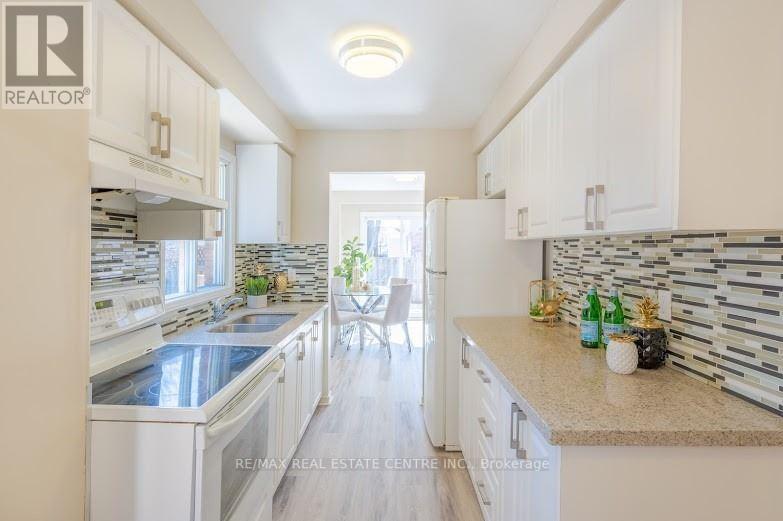24 ELMSTEAD CRT
